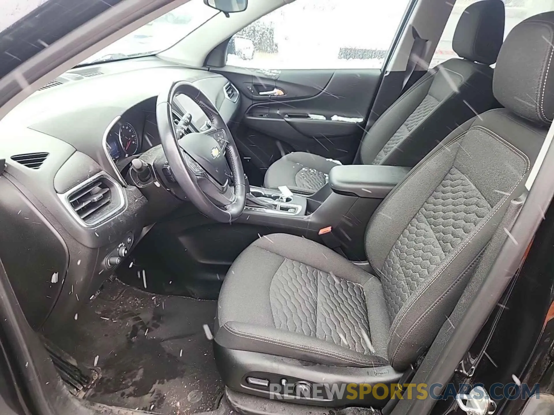 21 Photograph of a damaged car 2GNAXTEV3M6161131 CHEVROLET EQUINOX 2021