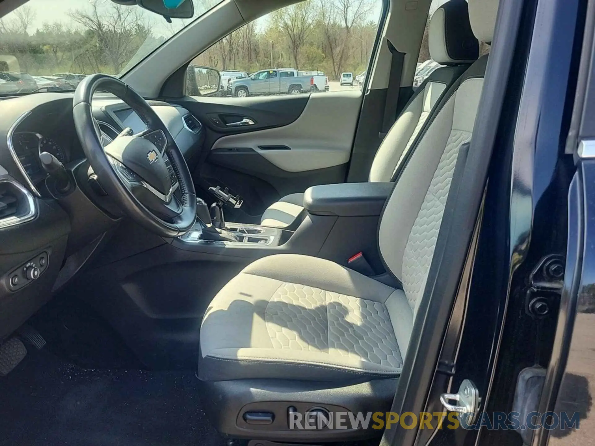 1 Photograph of a damaged car 2GNAXTEV6M6105894 CHEVROLET EQUINOX 2021