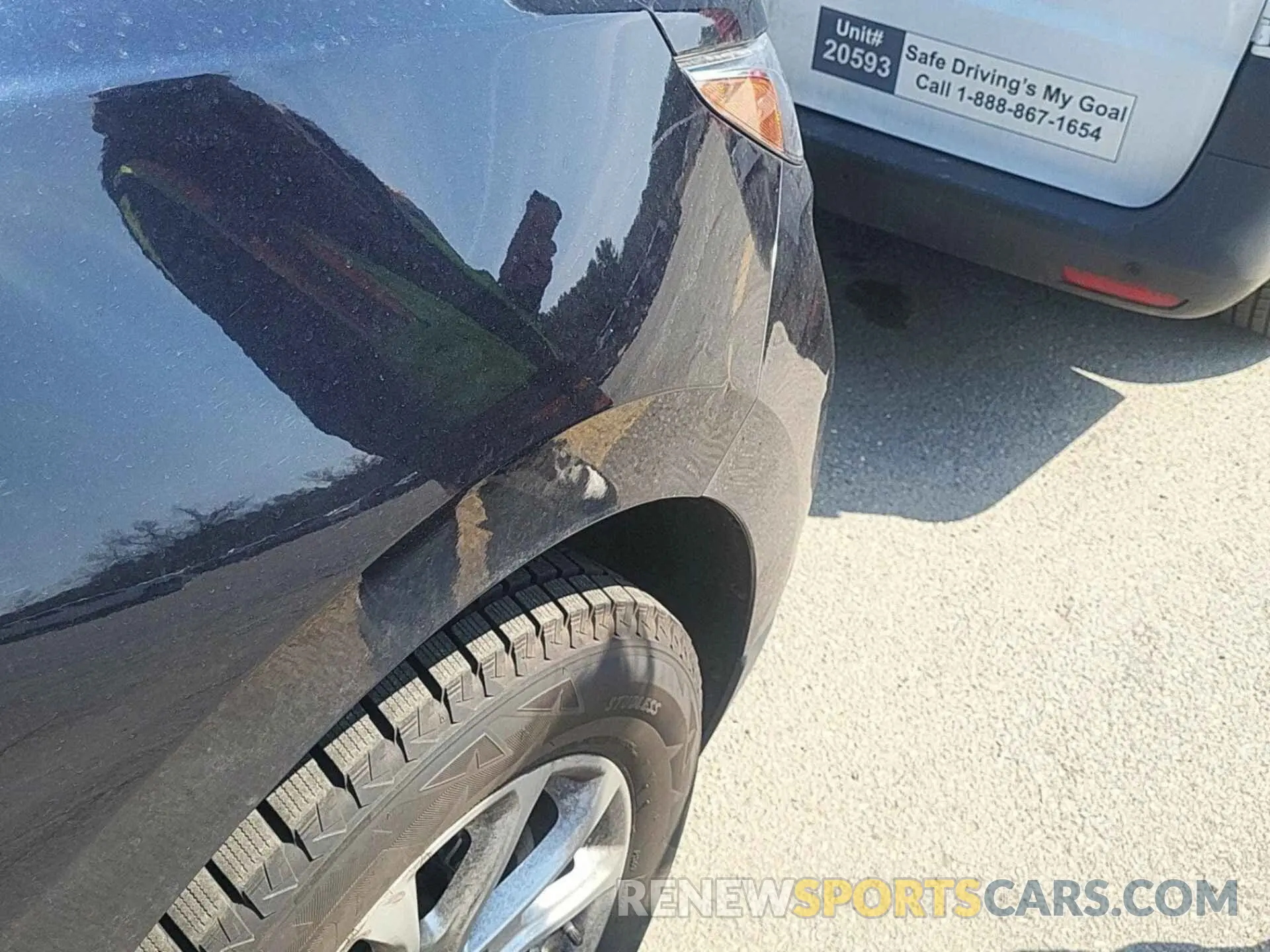 17 Photograph of a damaged car 2GNAXTEV6M6105894 CHEVROLET EQUINOX 2021