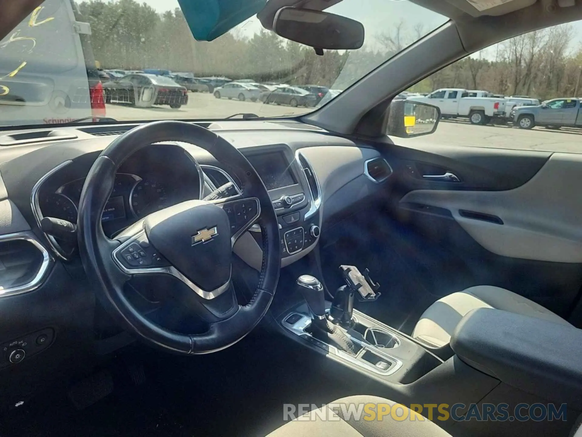 4 Photograph of a damaged car 2GNAXTEV6M6105894 CHEVROLET EQUINOX 2021