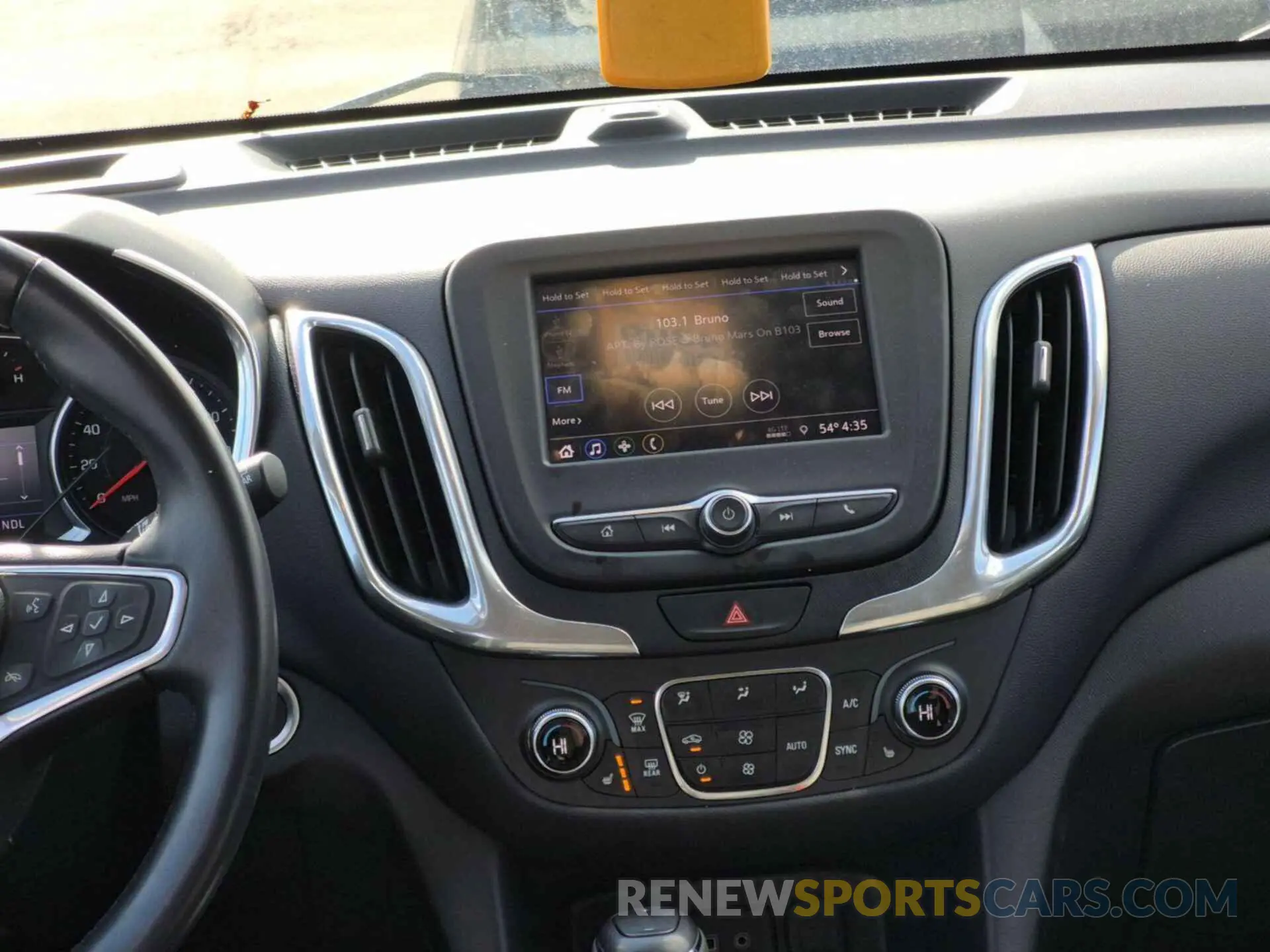 29 Photograph of a damaged car 2GNAXTEV6M6106236 CHEVROLET EQUINOX 2021
