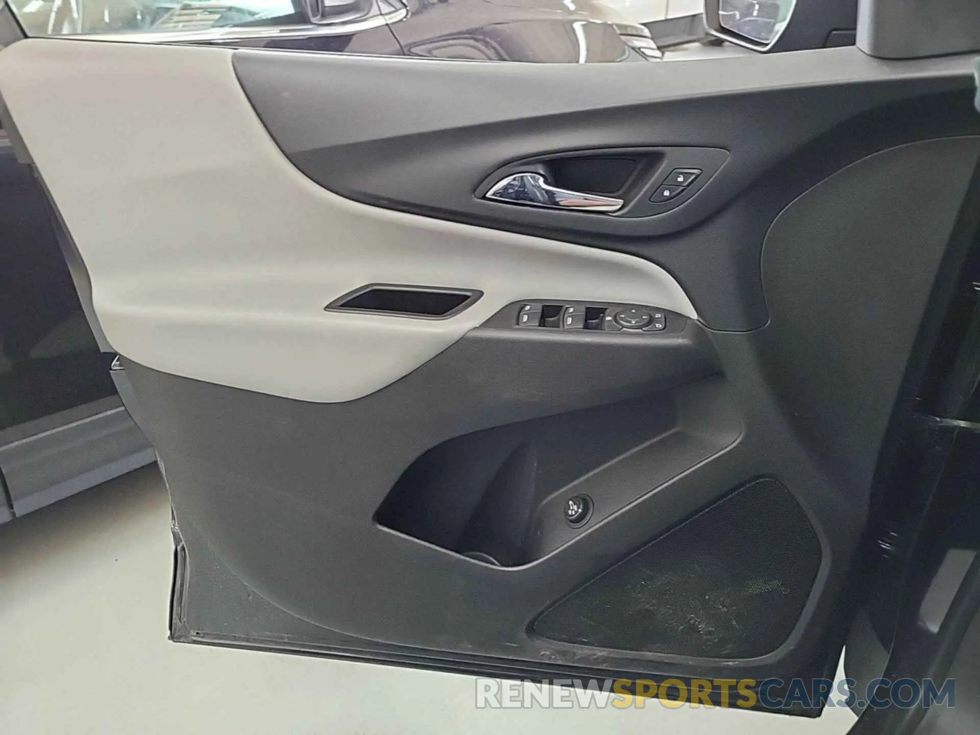 21 Photograph of a damaged car 2GNAXTEV6M6108181 CHEVROLET EQUINOX 2021