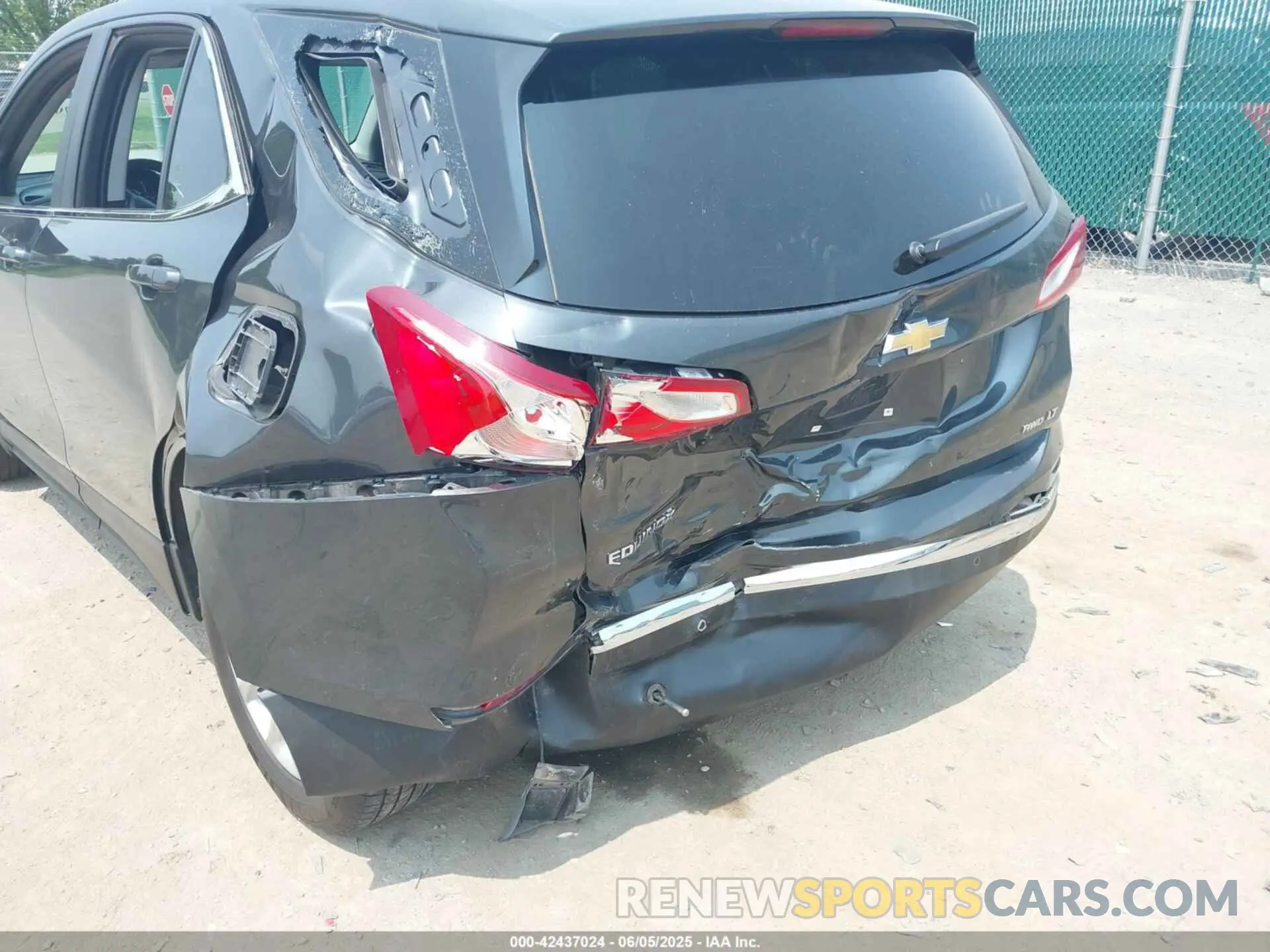 6 Photograph of a damaged car 2GNAXTEV6M6140175 CHEVROLET EQUINOX 2021