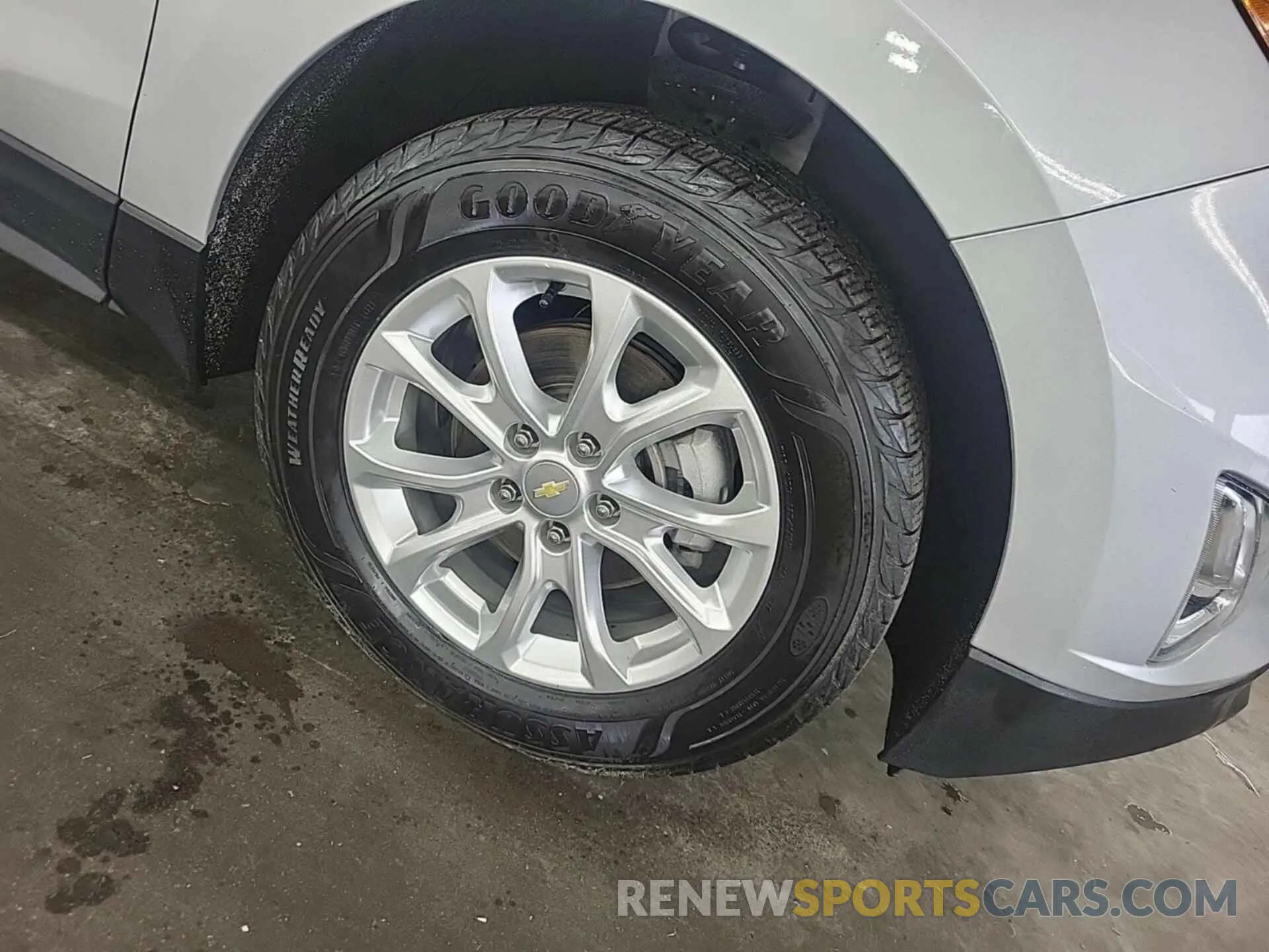 11 Photograph of a damaged car 2GNAXTEV7M6105211 CHEVROLET EQUINOX 2021