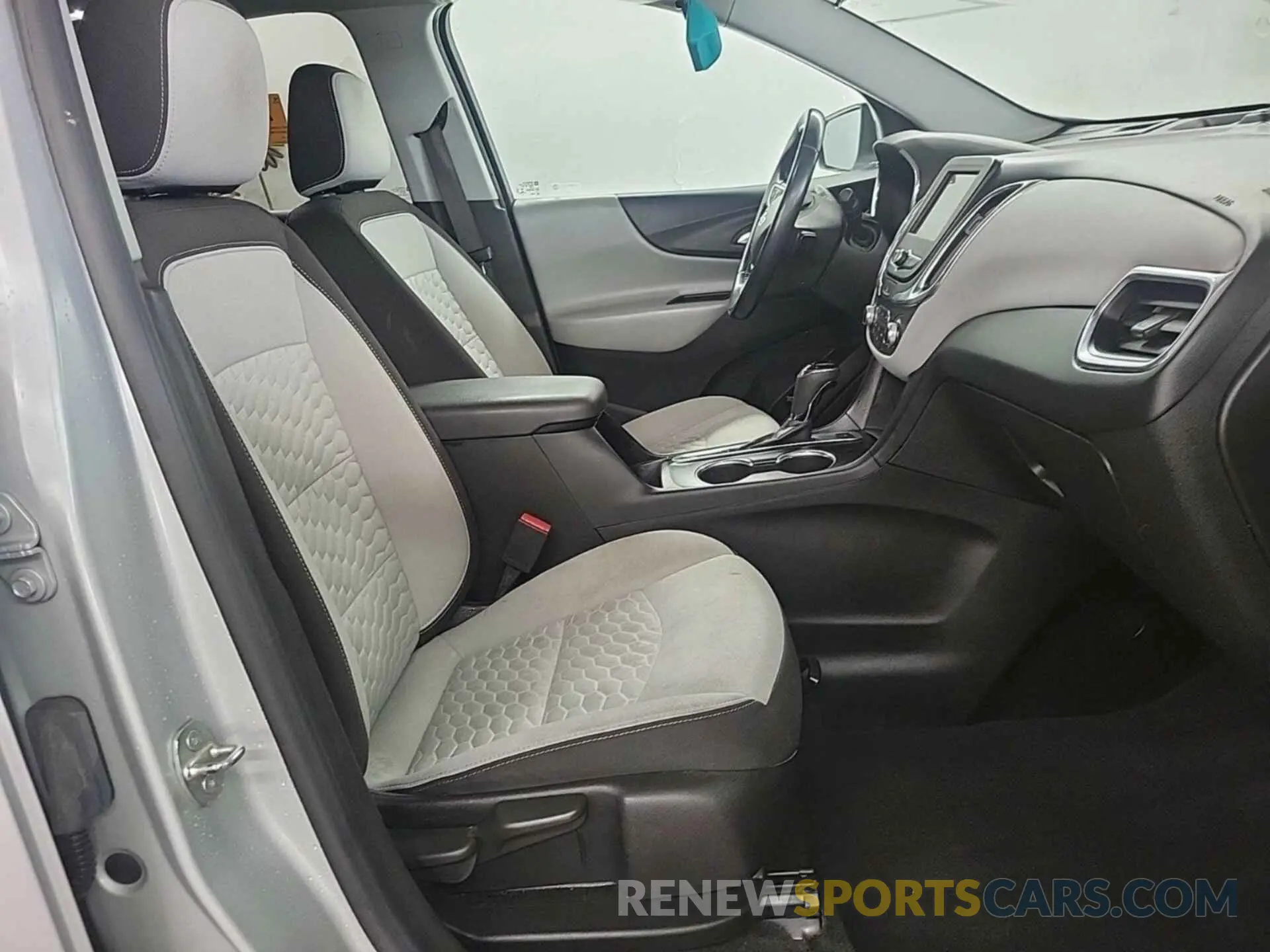 13 Photograph of a damaged car 2GNAXTEV7M6105211 CHEVROLET EQUINOX 2021