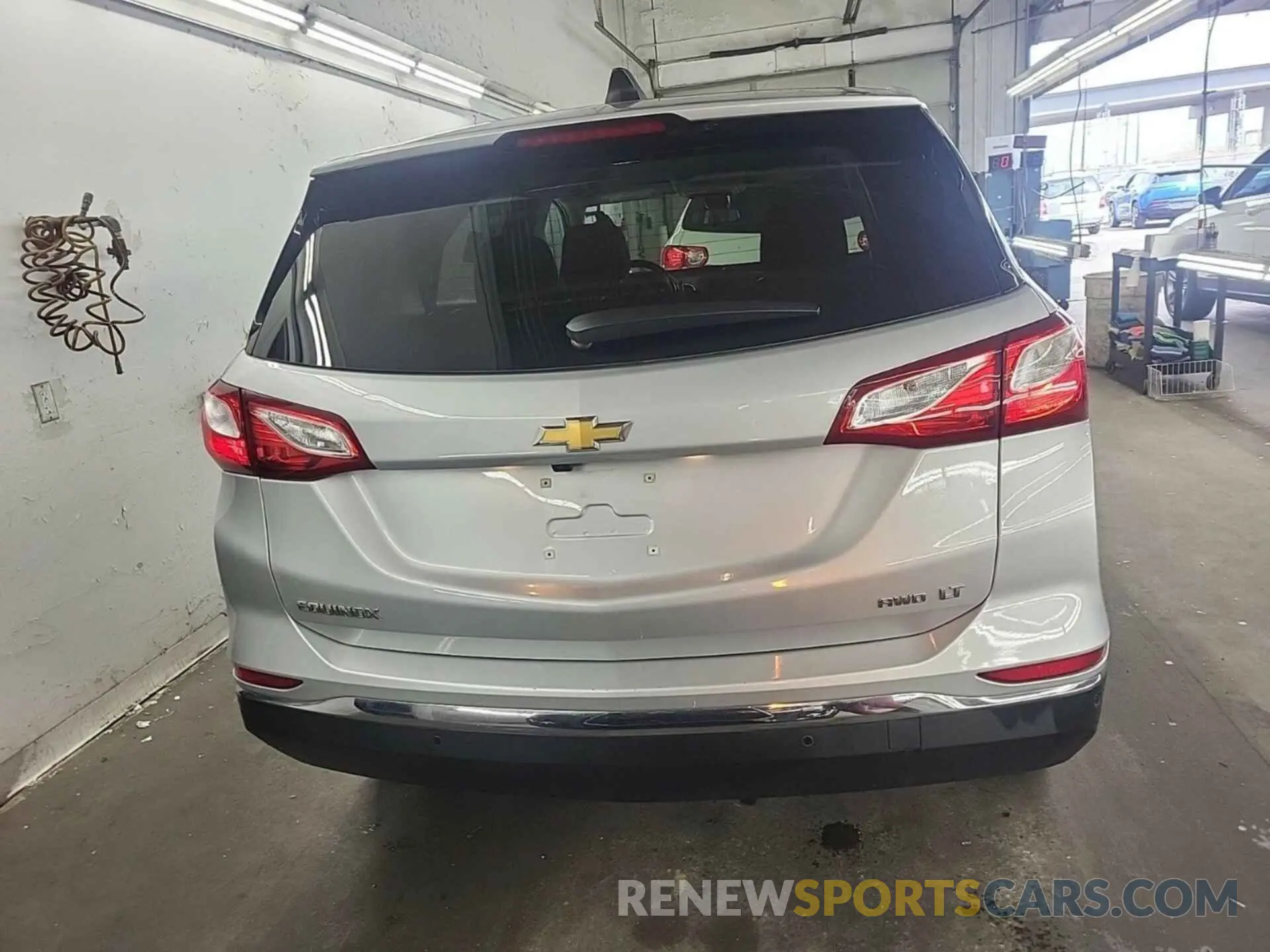23 Photograph of a damaged car 2GNAXTEV7M6105211 CHEVROLET EQUINOX 2021