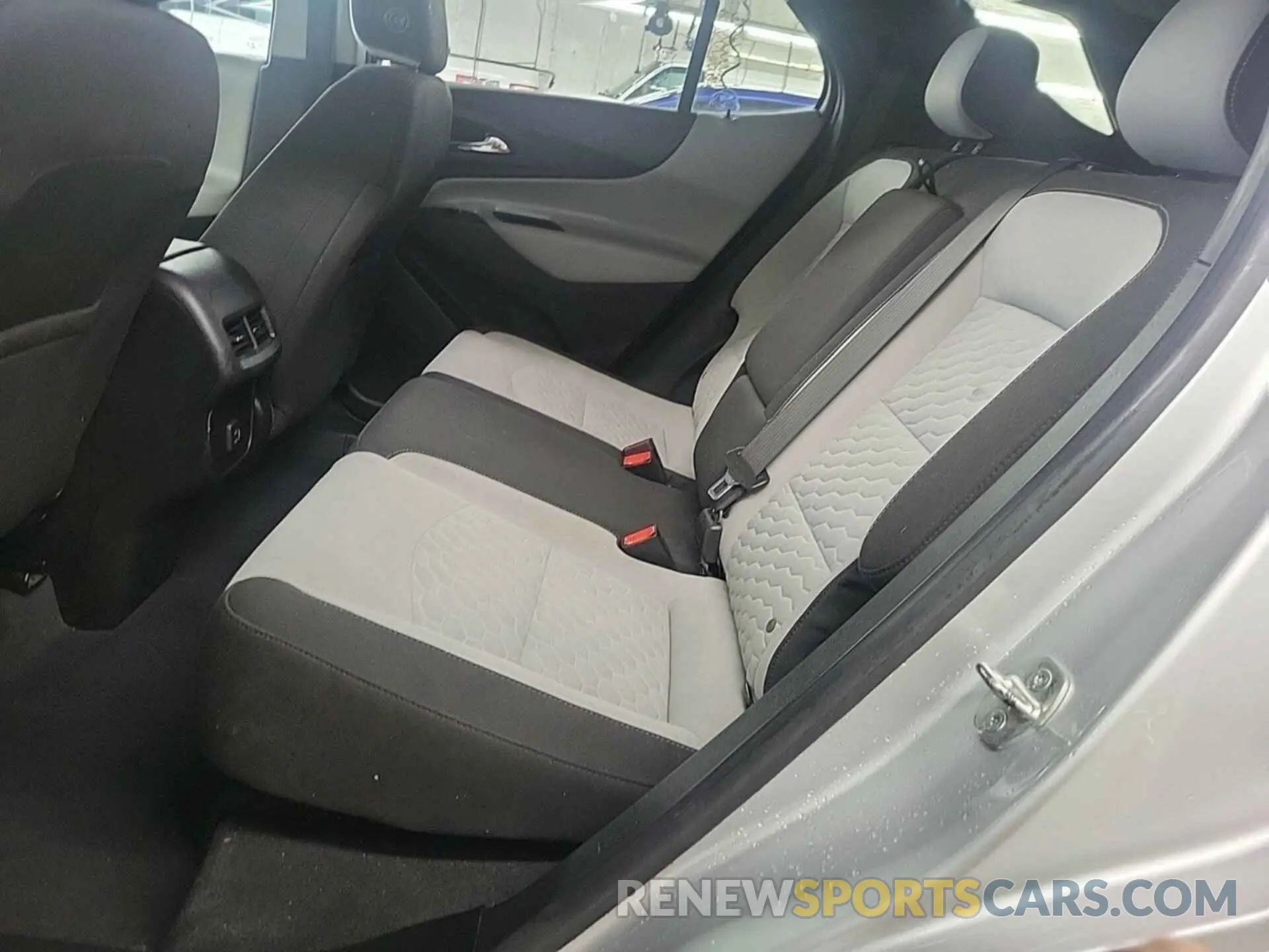 4 Photograph of a damaged car 2GNAXTEV7M6105211 CHEVROLET EQUINOX 2021