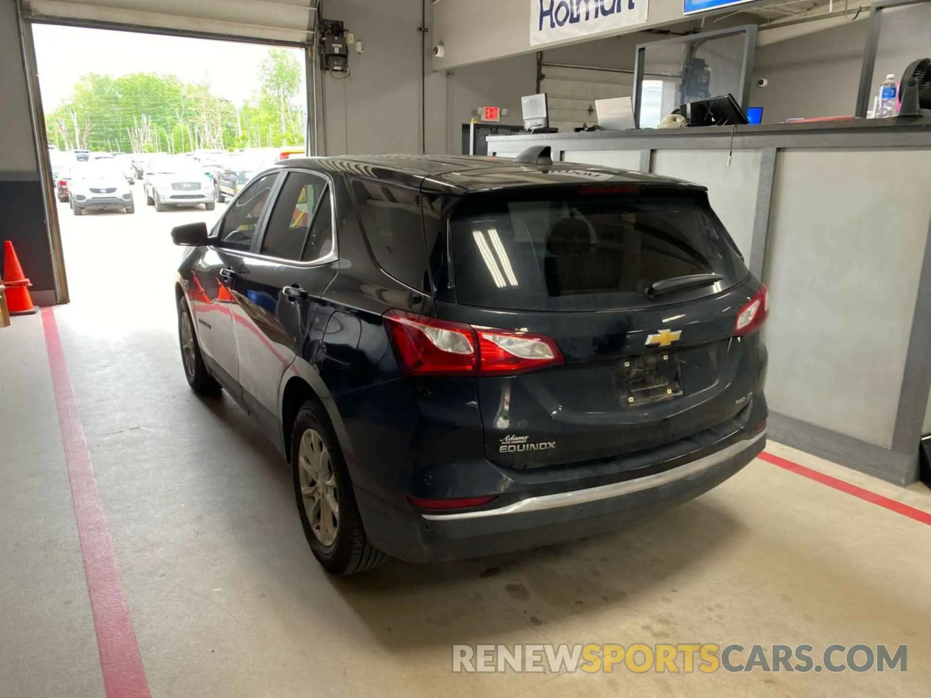 17 Photograph of a damaged car 2GNAXTEV7M6106116 CHEVROLET EQUINOX 2021