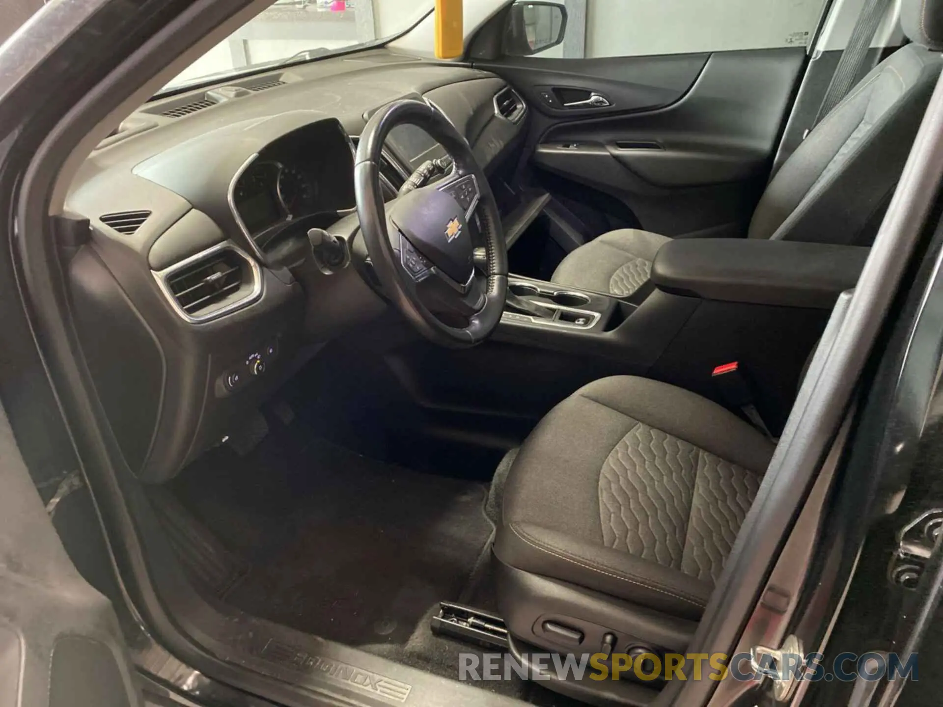 2 Photograph of a damaged car 2GNAXTEV7M6106116 CHEVROLET EQUINOX 2021