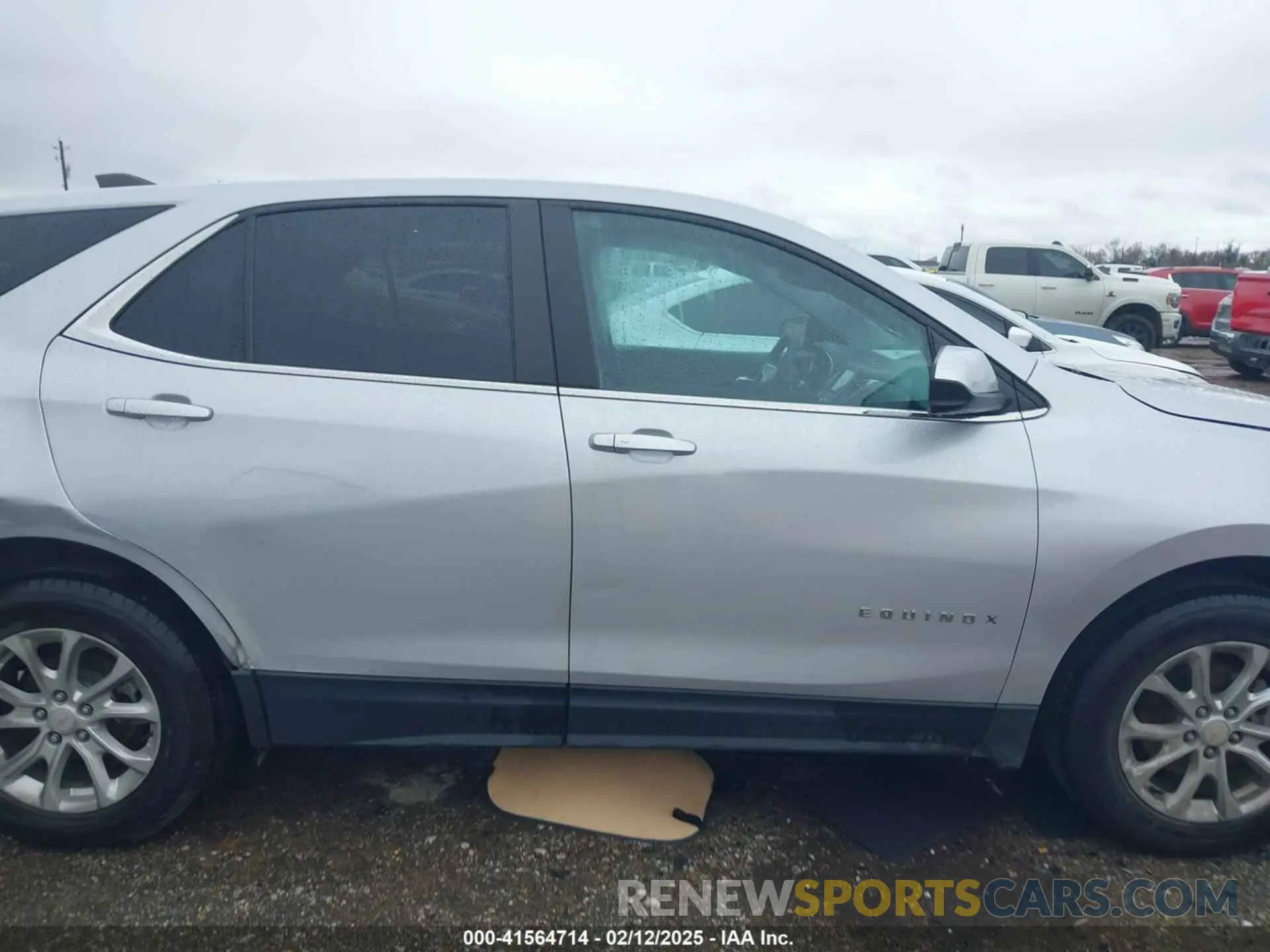 13 Photograph of a damaged car 2GNAXTEV7M6141979 CHEVROLET EQUINOX 2021