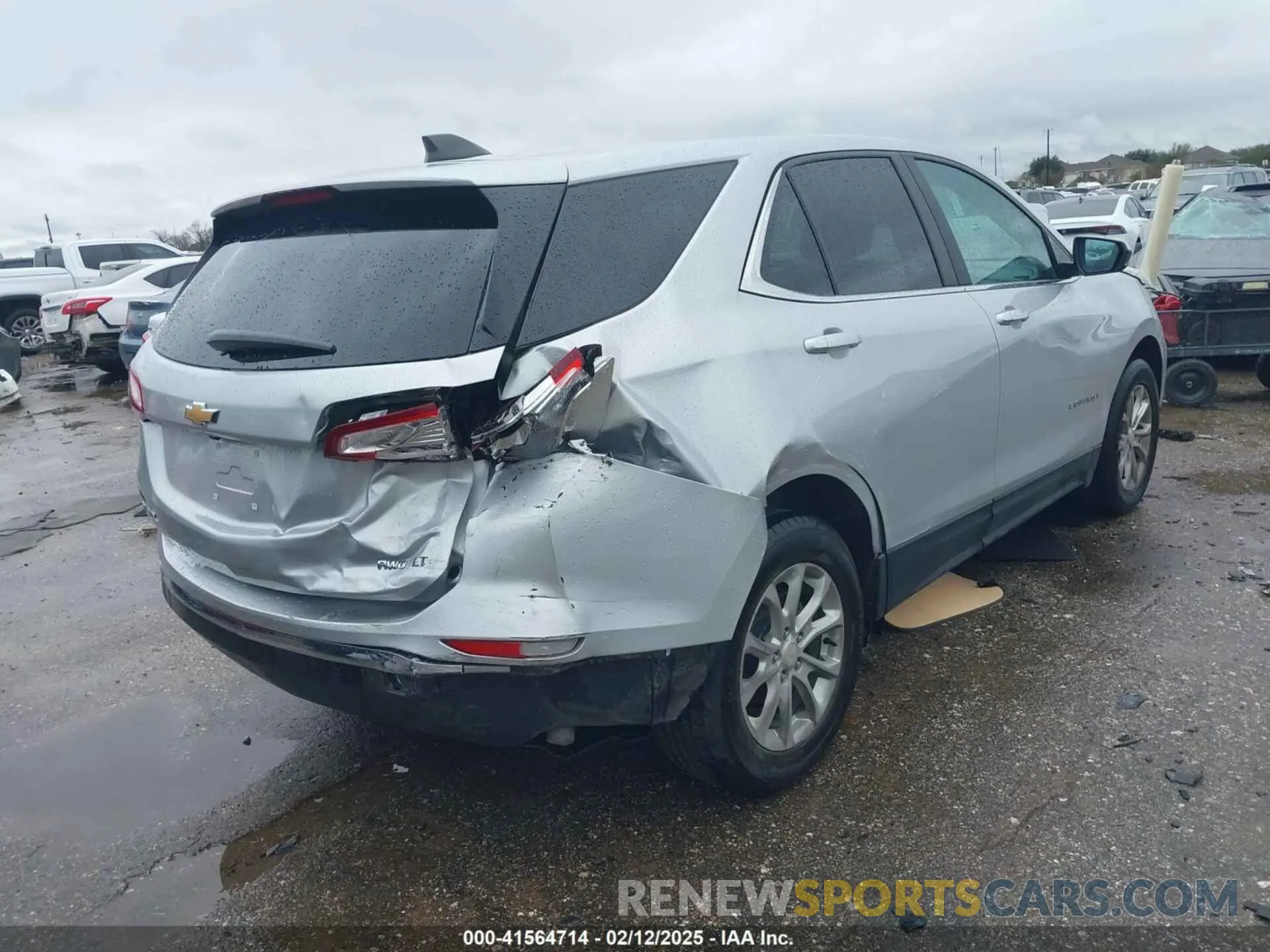4 Photograph of a damaged car 2GNAXTEV7M6141979 CHEVROLET EQUINOX 2021