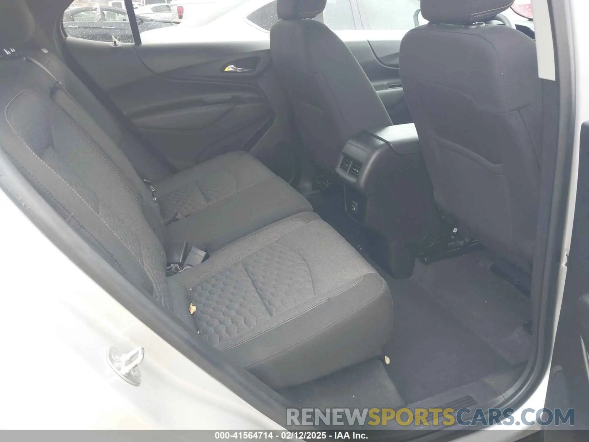 8 Photograph of a damaged car 2GNAXTEV7M6141979 CHEVROLET EQUINOX 2021