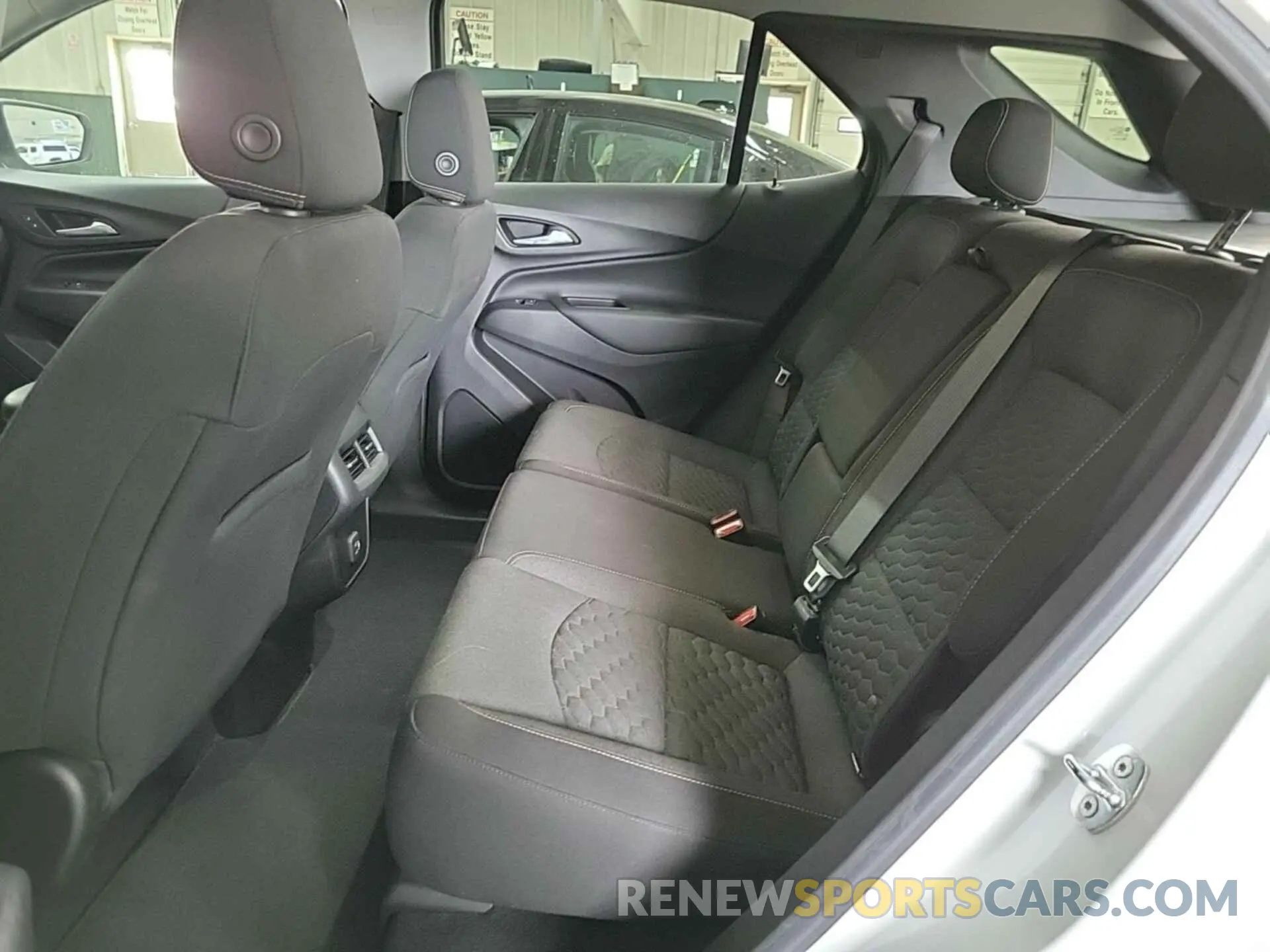 17 Photograph of a damaged car 2GNAXTEV7M6160144 CHEVROLET EQUINOX 2021
