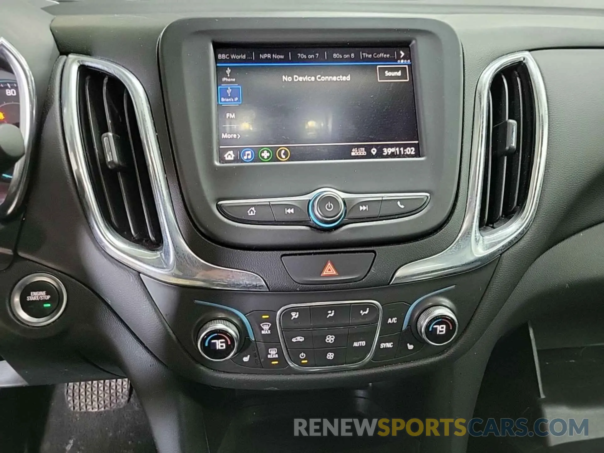 24 Photograph of a damaged car 2GNAXTEV7M6160144 CHEVROLET EQUINOX 2021