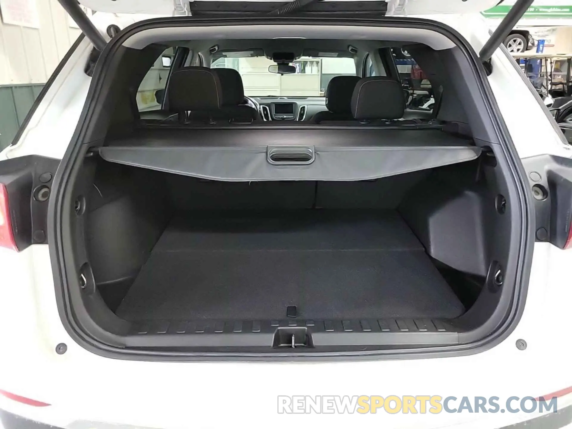 25 Photograph of a damaged car 2GNAXTEV7M6160144 CHEVROLET EQUINOX 2021
