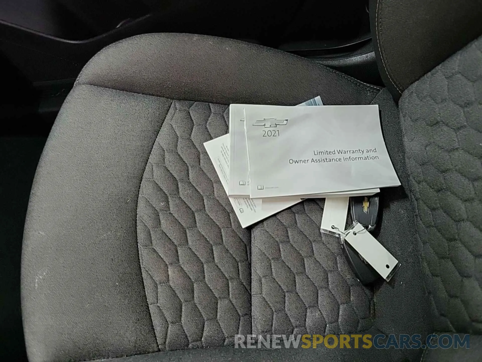 31 Photograph of a damaged car 2GNAXTEV7M6160144 CHEVROLET EQUINOX 2021