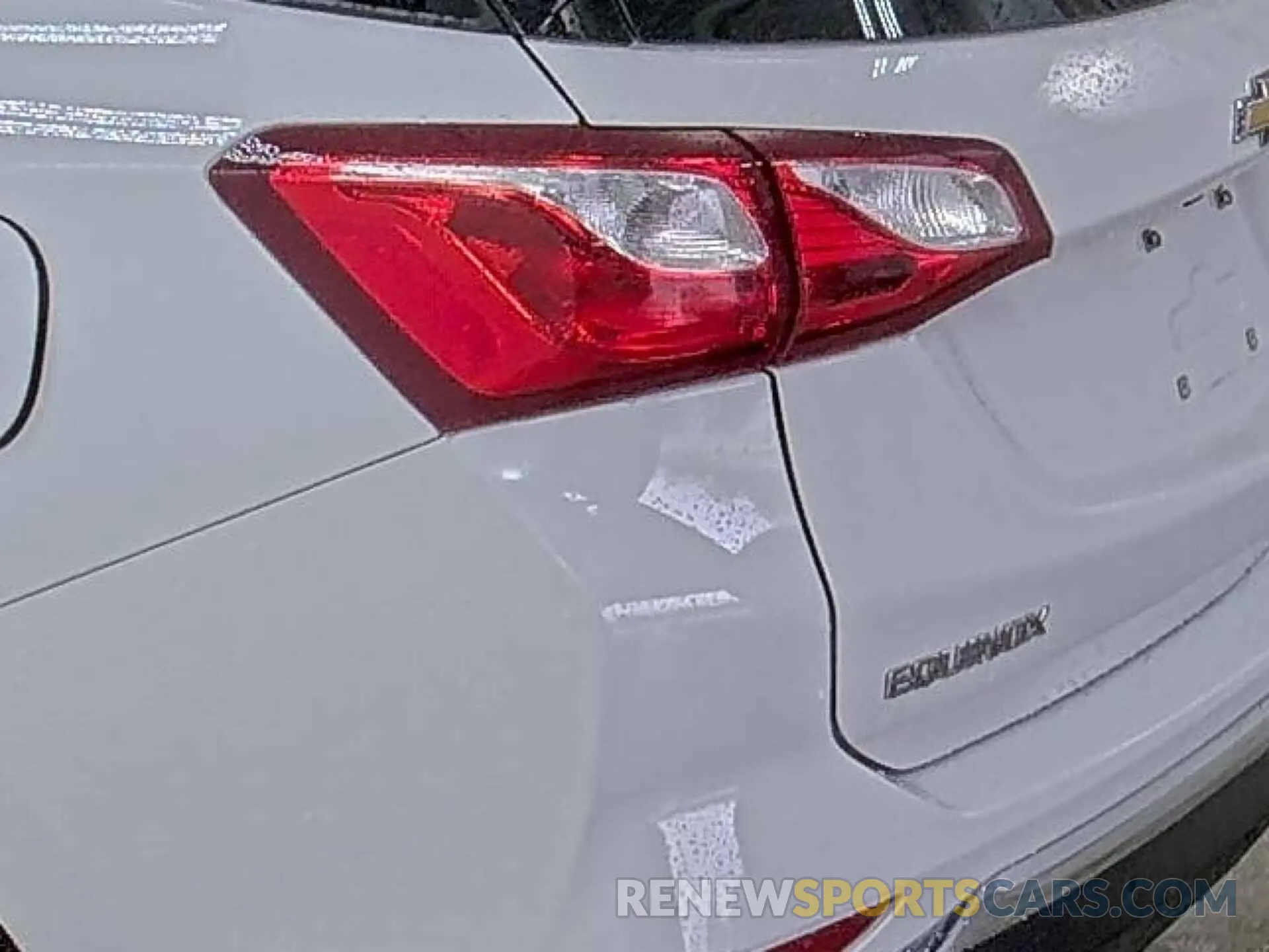 35 Photograph of a damaged car 2GNAXTEV7M6160144 CHEVROLET EQUINOX 2021