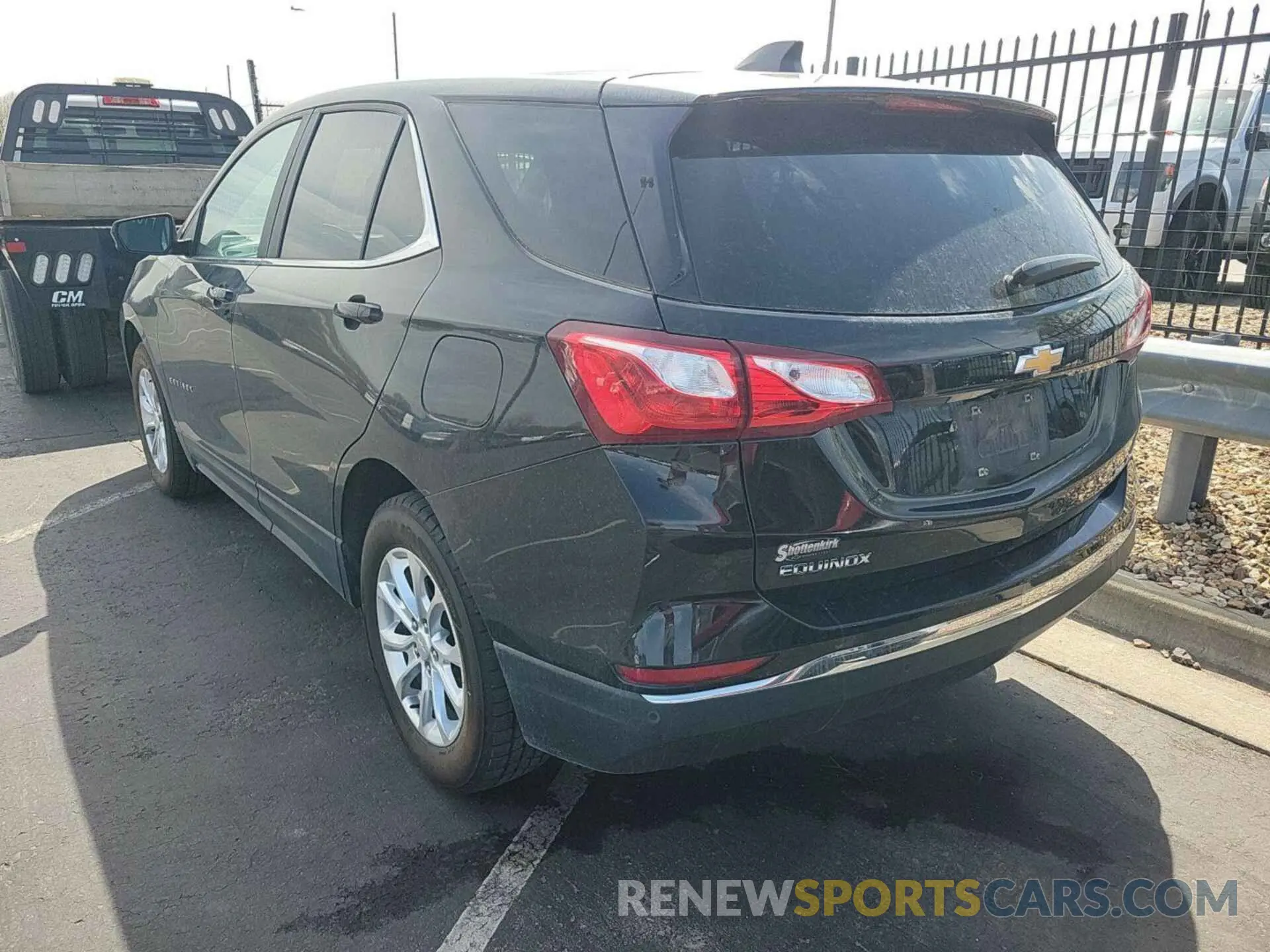 17 Photograph of a damaged car 2GNAXTEV8M6104696 CHEVROLET EQUINOX 2021
