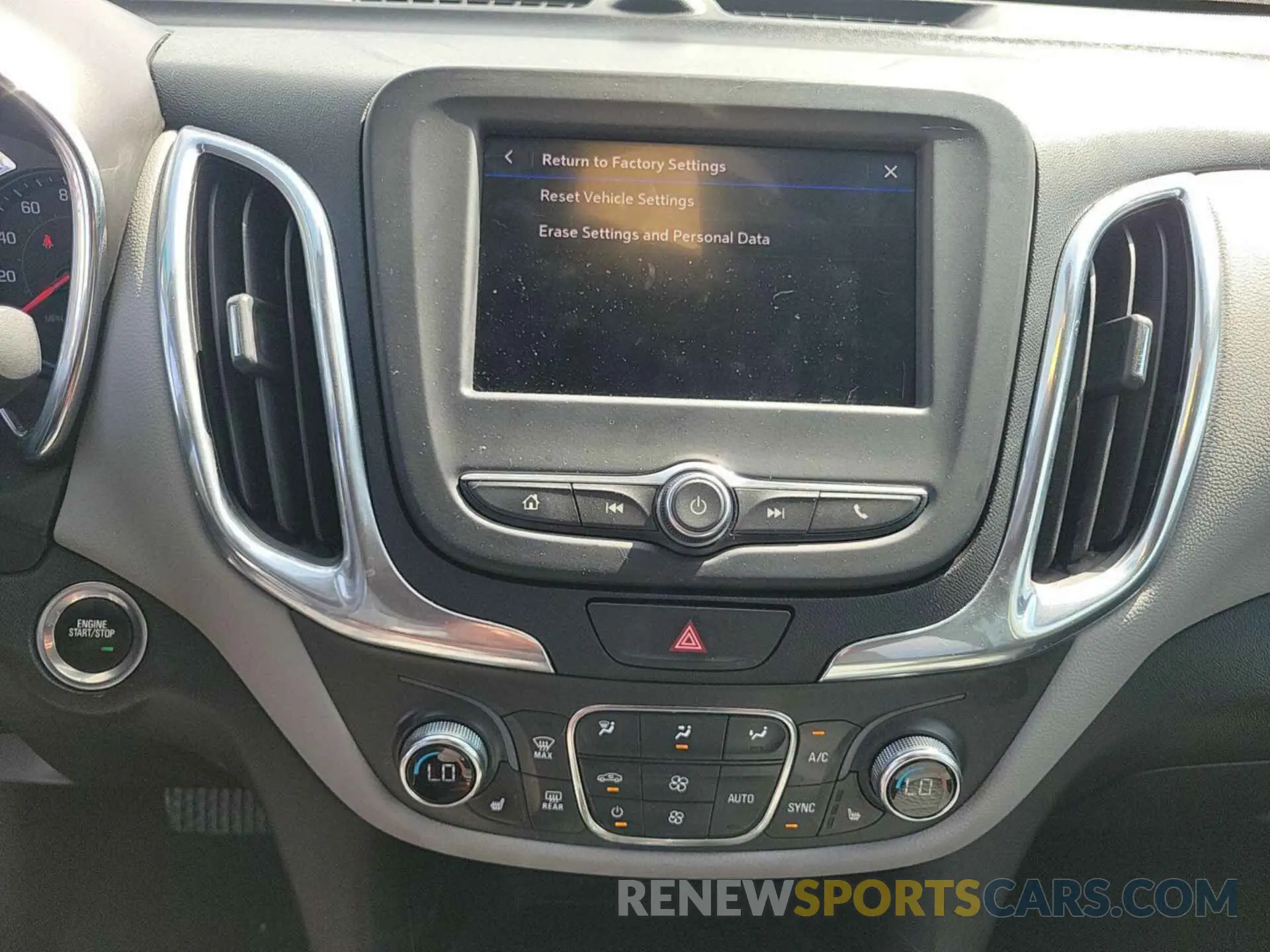 21 Photograph of a damaged car 2GNAXTEV8M6104696 CHEVROLET EQUINOX 2021