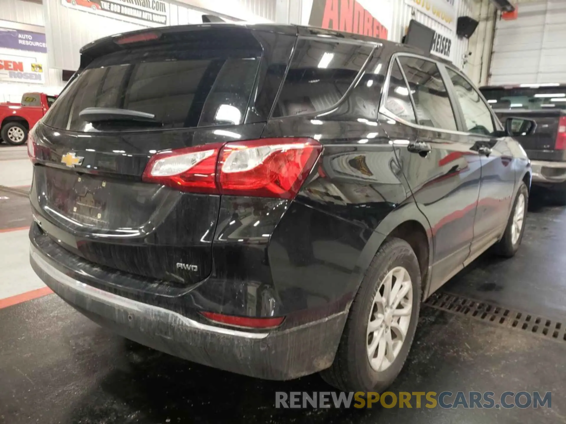 24 Photograph of a damaged car 2GNAXTEV8M6104956 CHEVROLET EQUINOX 2021