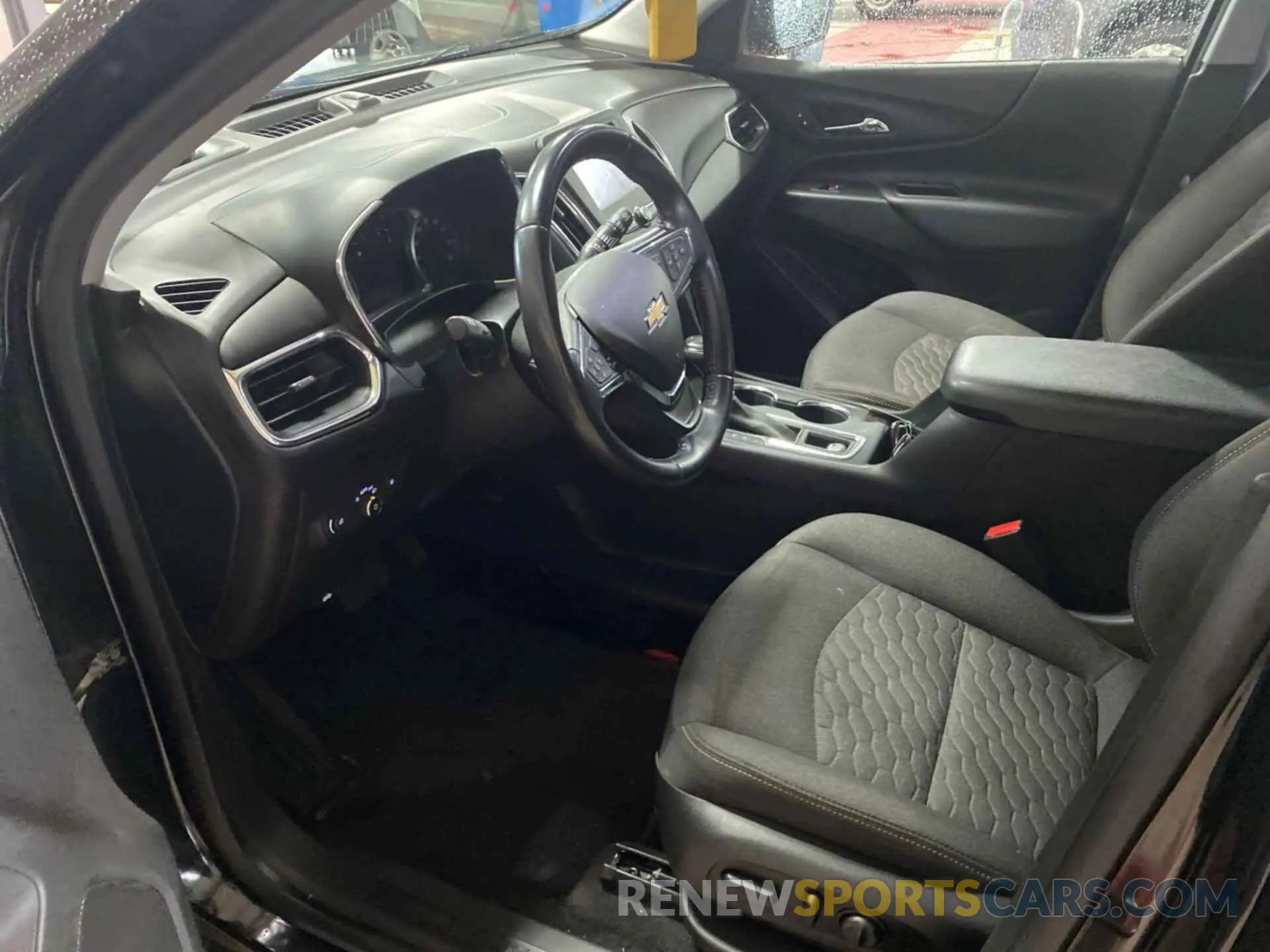 10 Photograph of a damaged car 2GNAXTEV8M6106710 CHEVROLET EQUINOX 2021