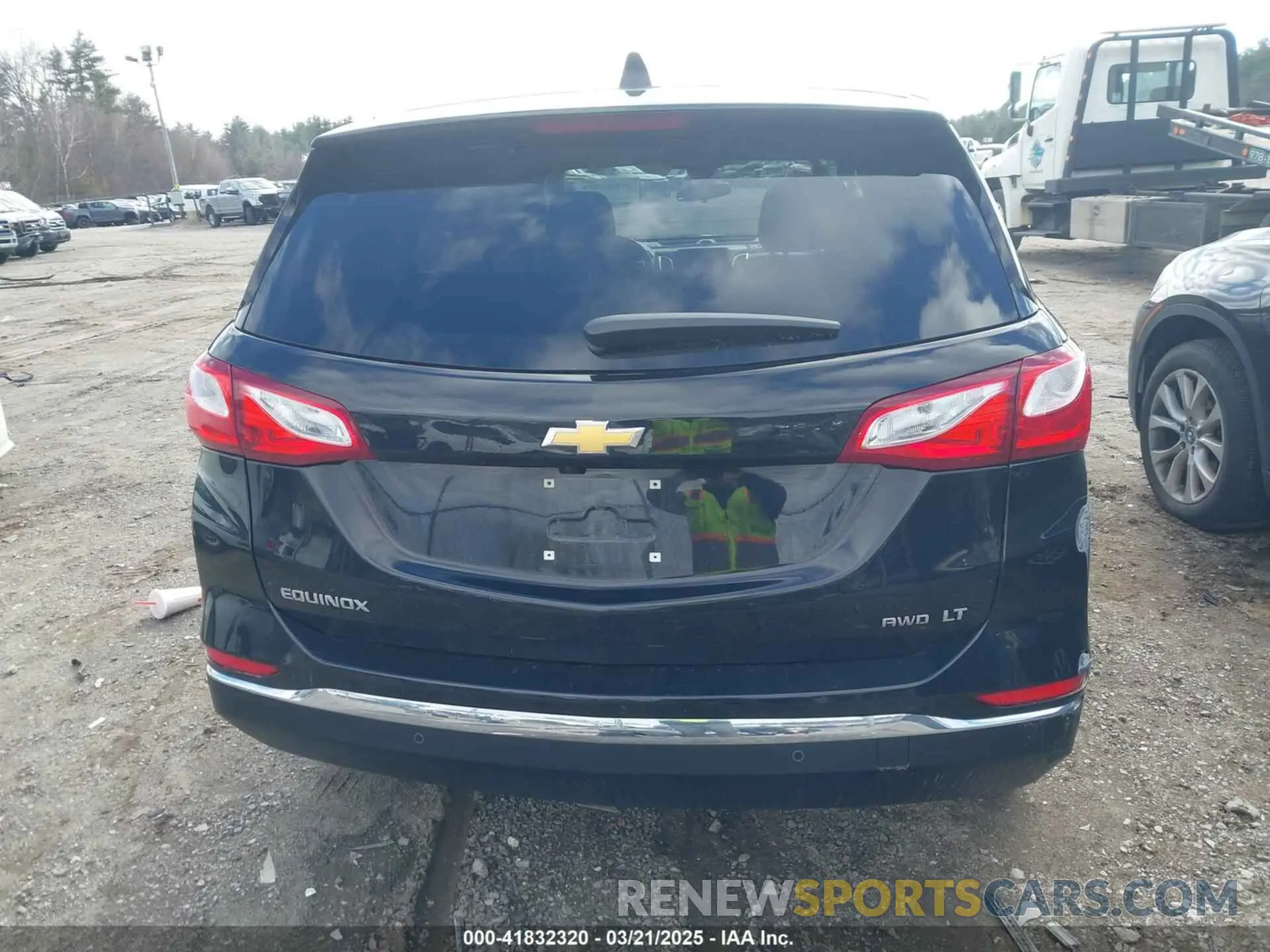 17 Photograph of a damaged car 2GNAXTEV8M6126214 CHEVROLET EQUINOX 2021