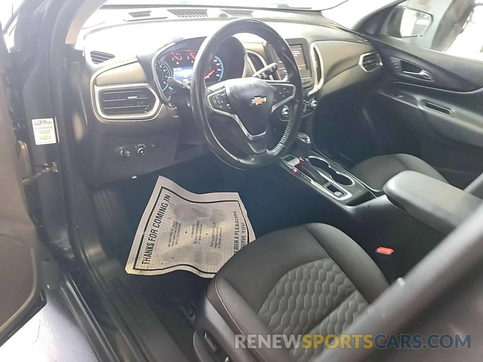 8 Photograph of a damaged car 2GNAXTEV9M6108319 CHEVROLET EQUINOX 2021