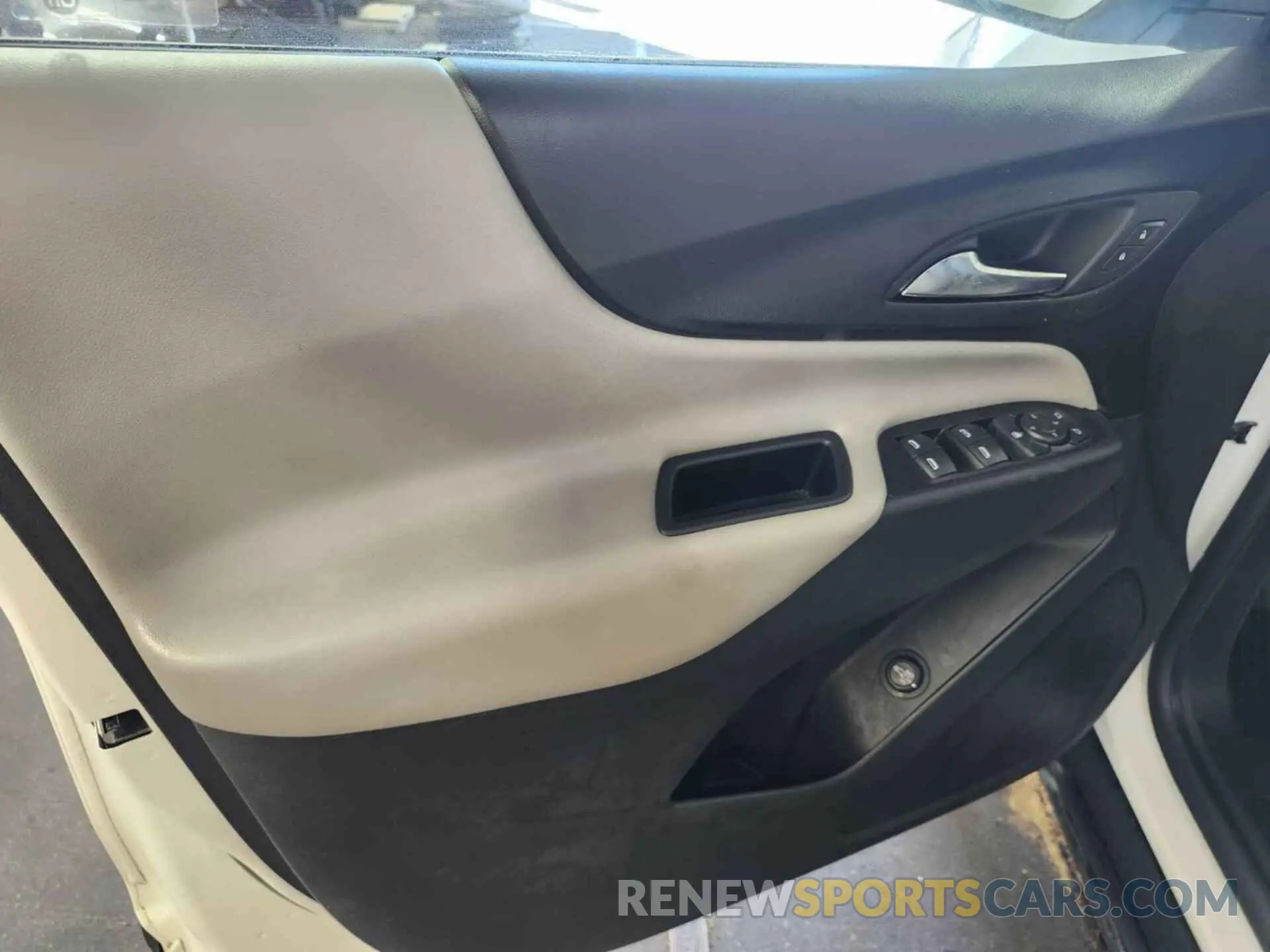 12 Photograph of a damaged car 2GNAXTEVXM6103999 CHEVROLET EQUINOX 2021