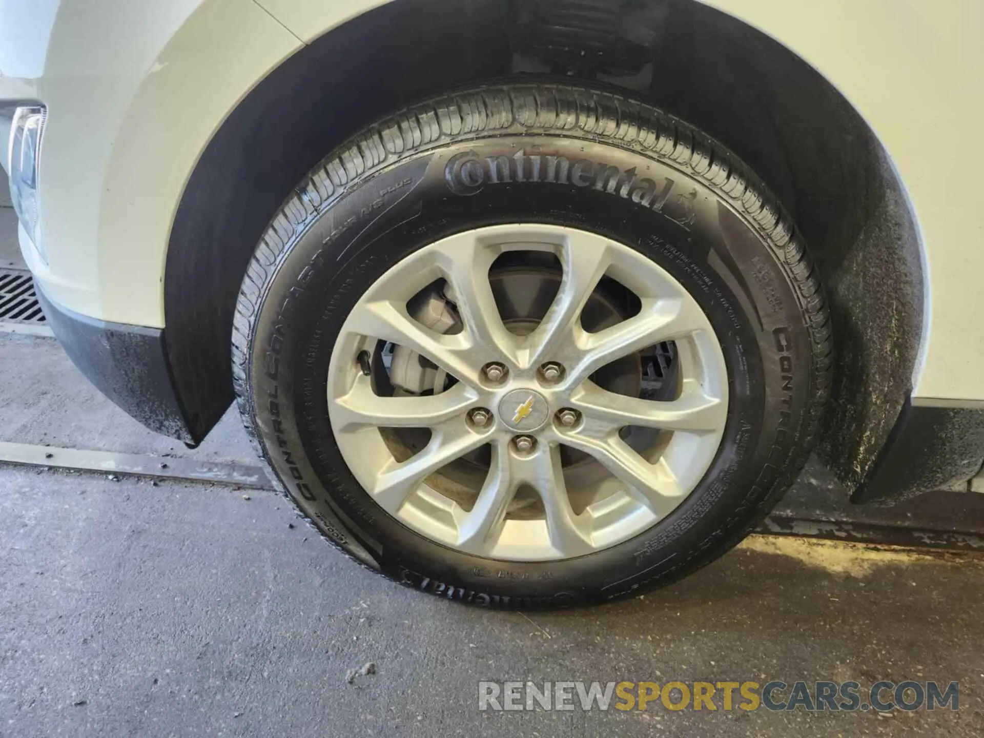 21 Photograph of a damaged car 2GNAXTEVXM6103999 CHEVROLET EQUINOX 2021