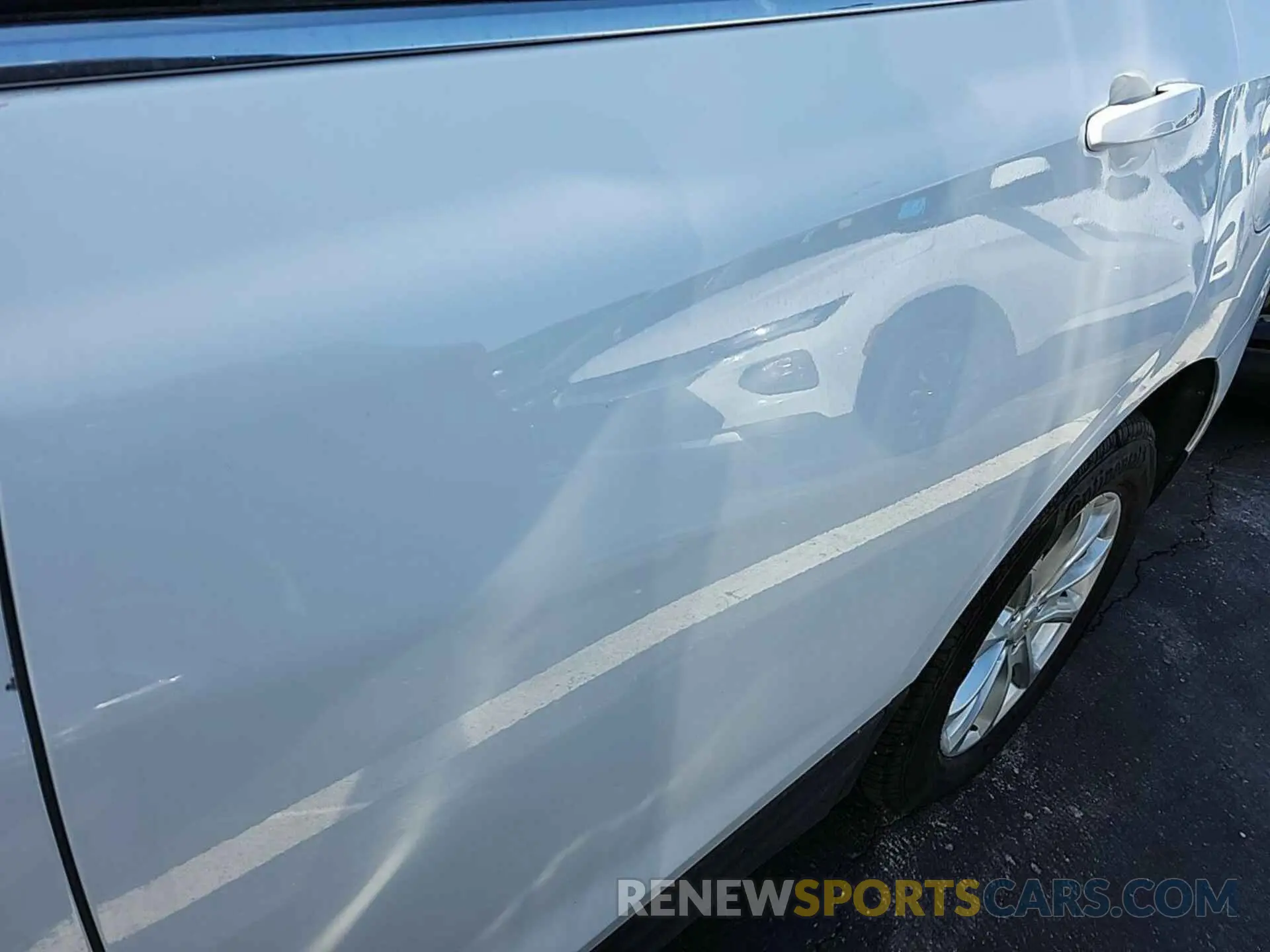 24 Photograph of a damaged car 2GNAXTEVXM6103999 CHEVROLET EQUINOX 2021