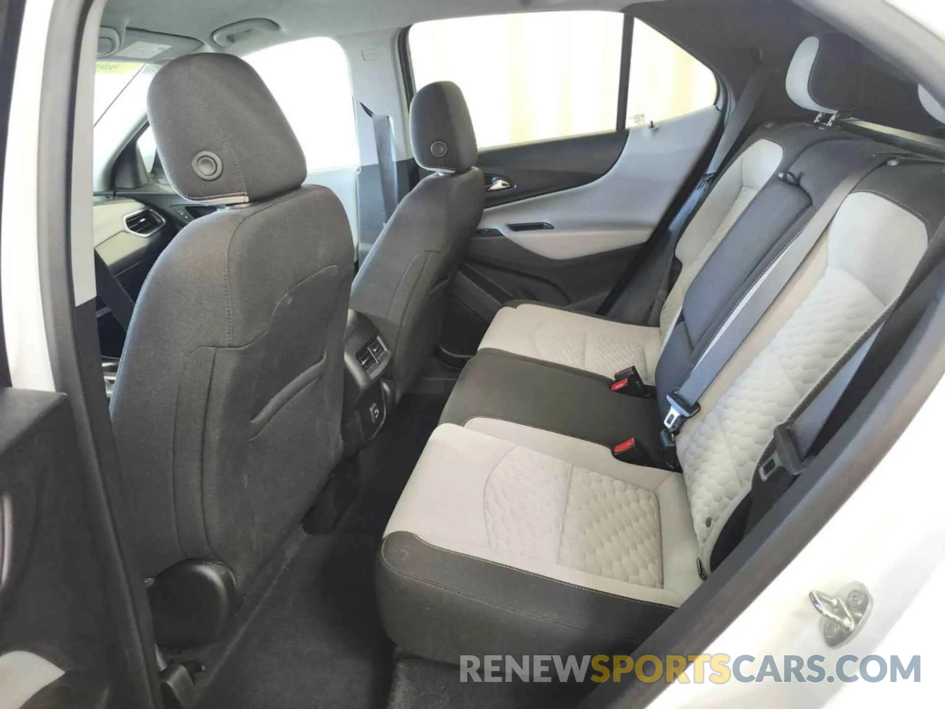 25 Photograph of a damaged car 2GNAXTEVXM6103999 CHEVROLET EQUINOX 2021