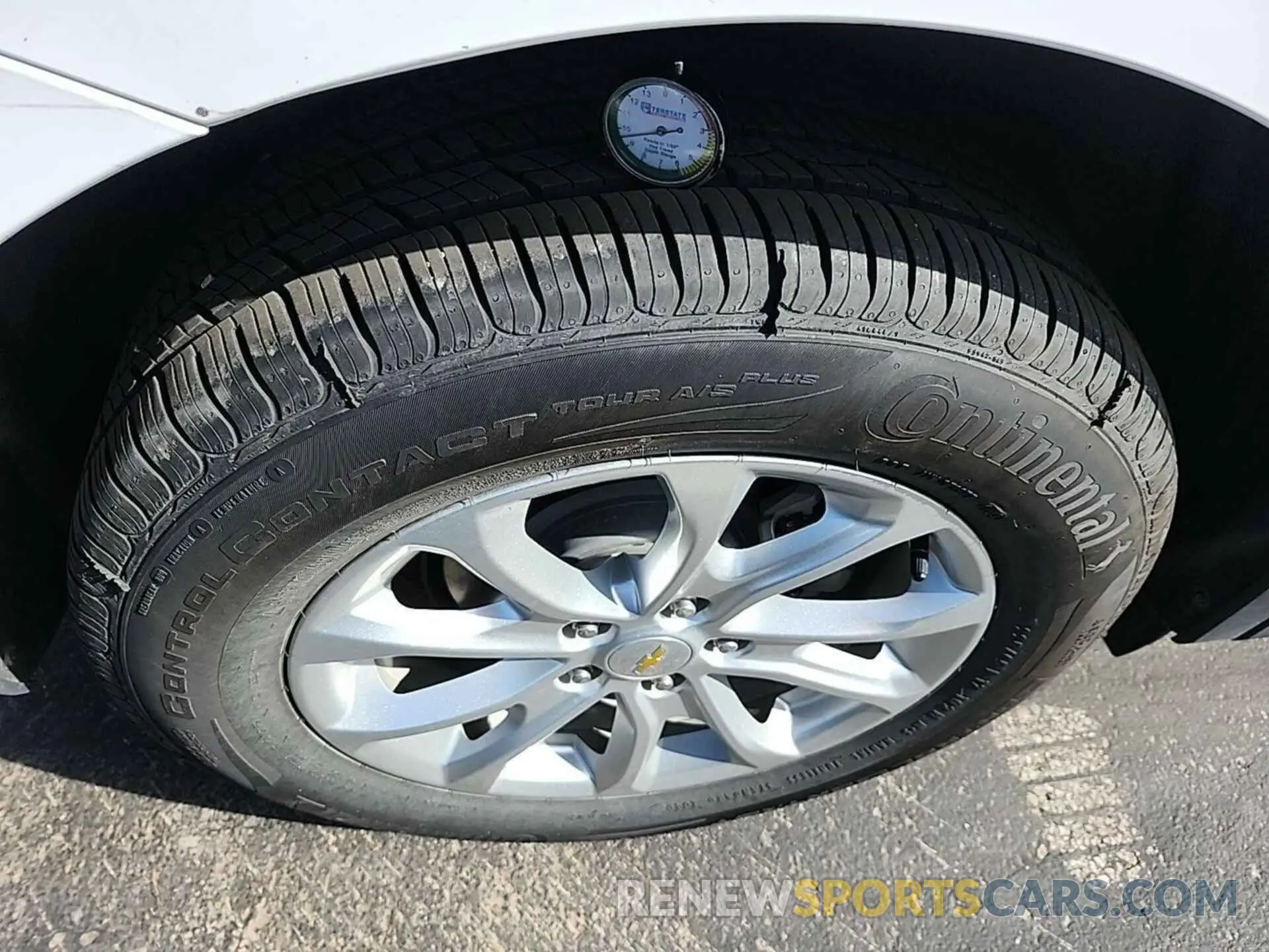 9 Photograph of a damaged car 2GNAXTEVXM6103999 CHEVROLET EQUINOX 2021