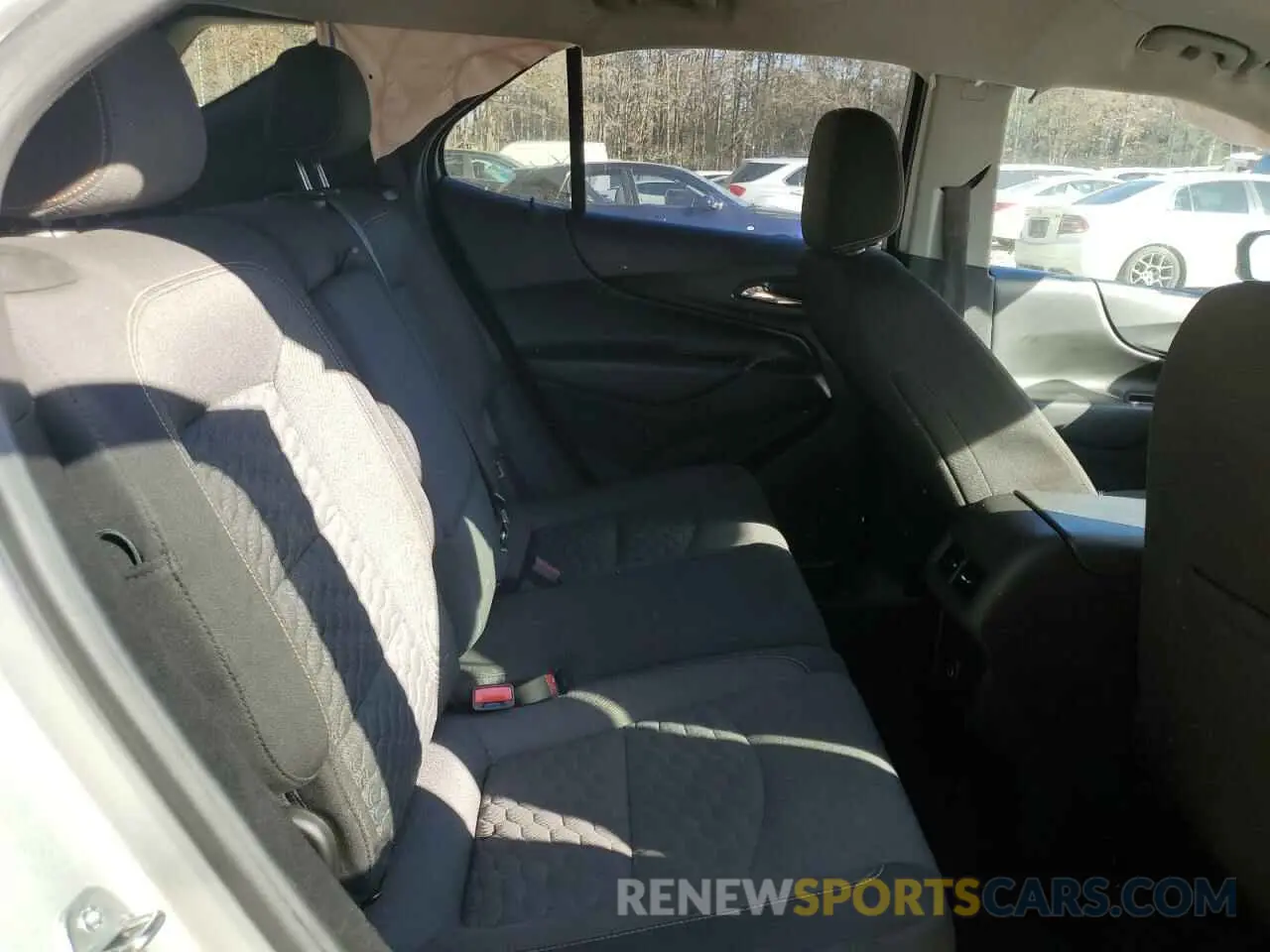 11 Photograph of a damaged car 2GNAXTEVXM6141684 CHEVROLET EQUINOX 2021