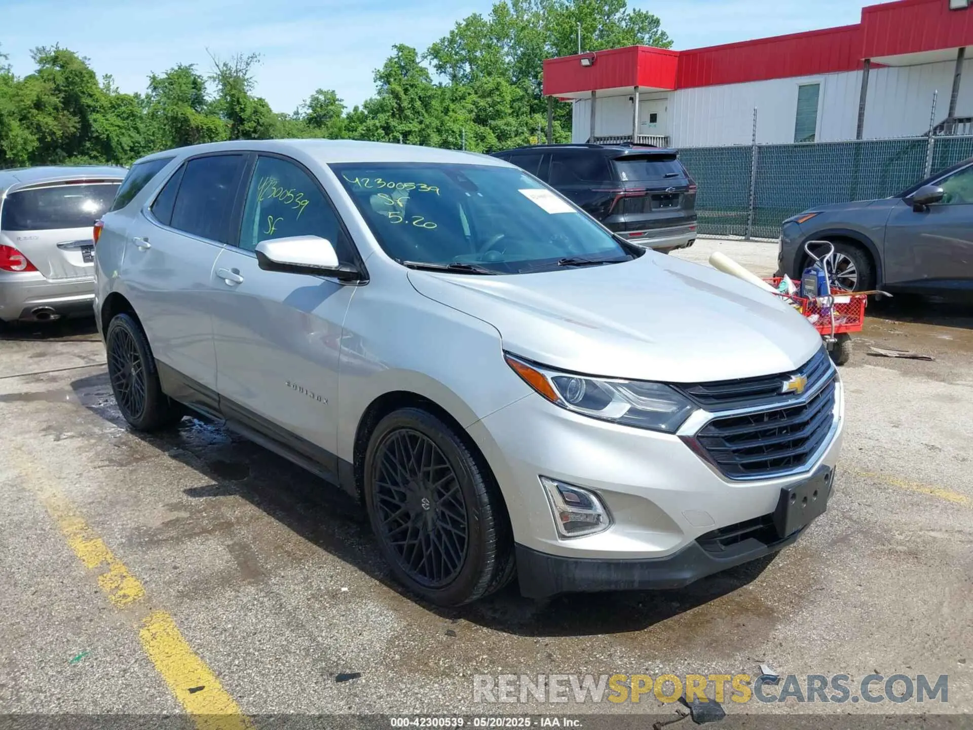 1 Photograph of a damaged car 2GNAXUEV0M6106898 CHEVROLET EQUINOX 2021