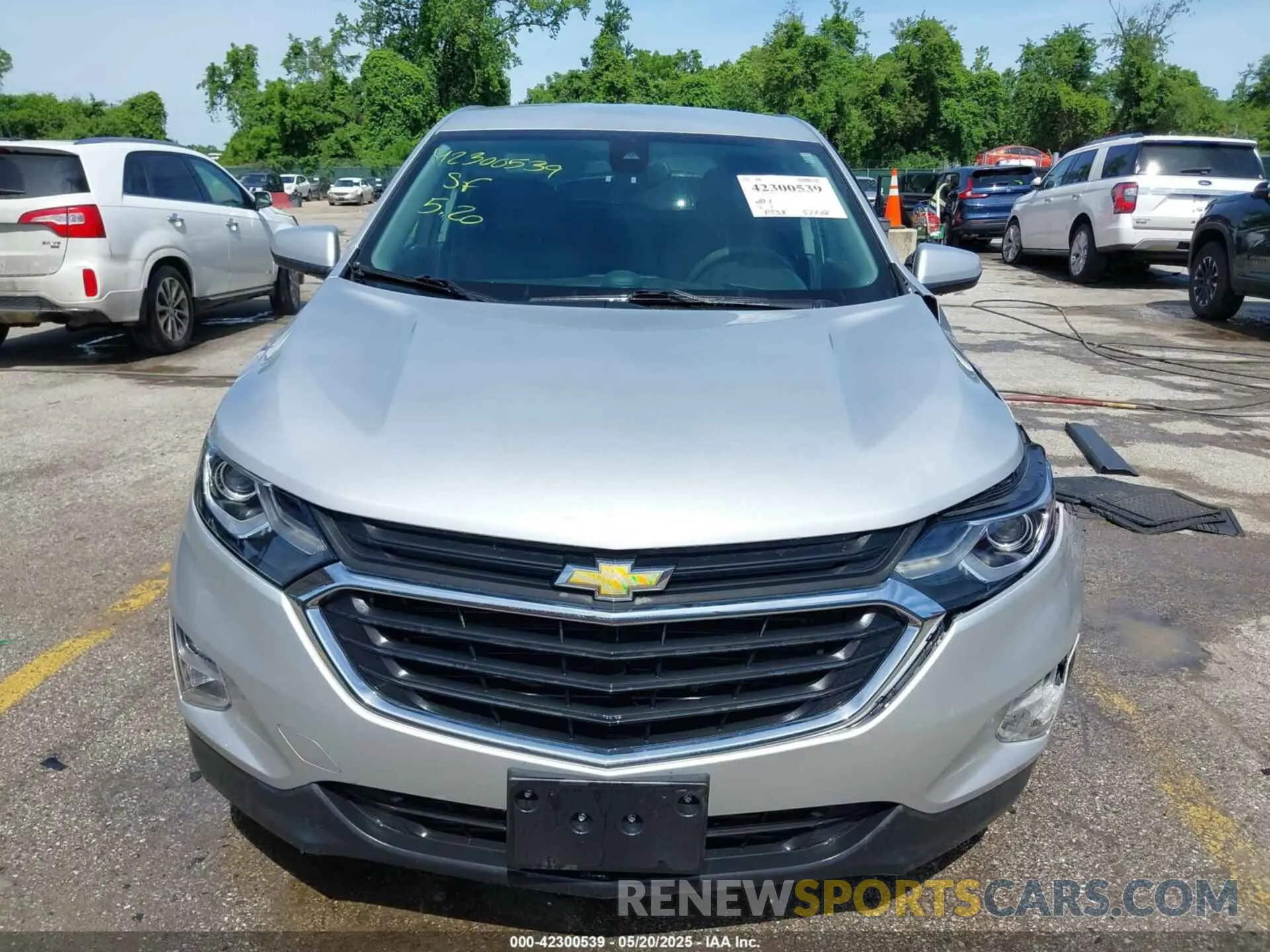 12 Photograph of a damaged car 2GNAXUEV0M6106898 CHEVROLET EQUINOX 2021