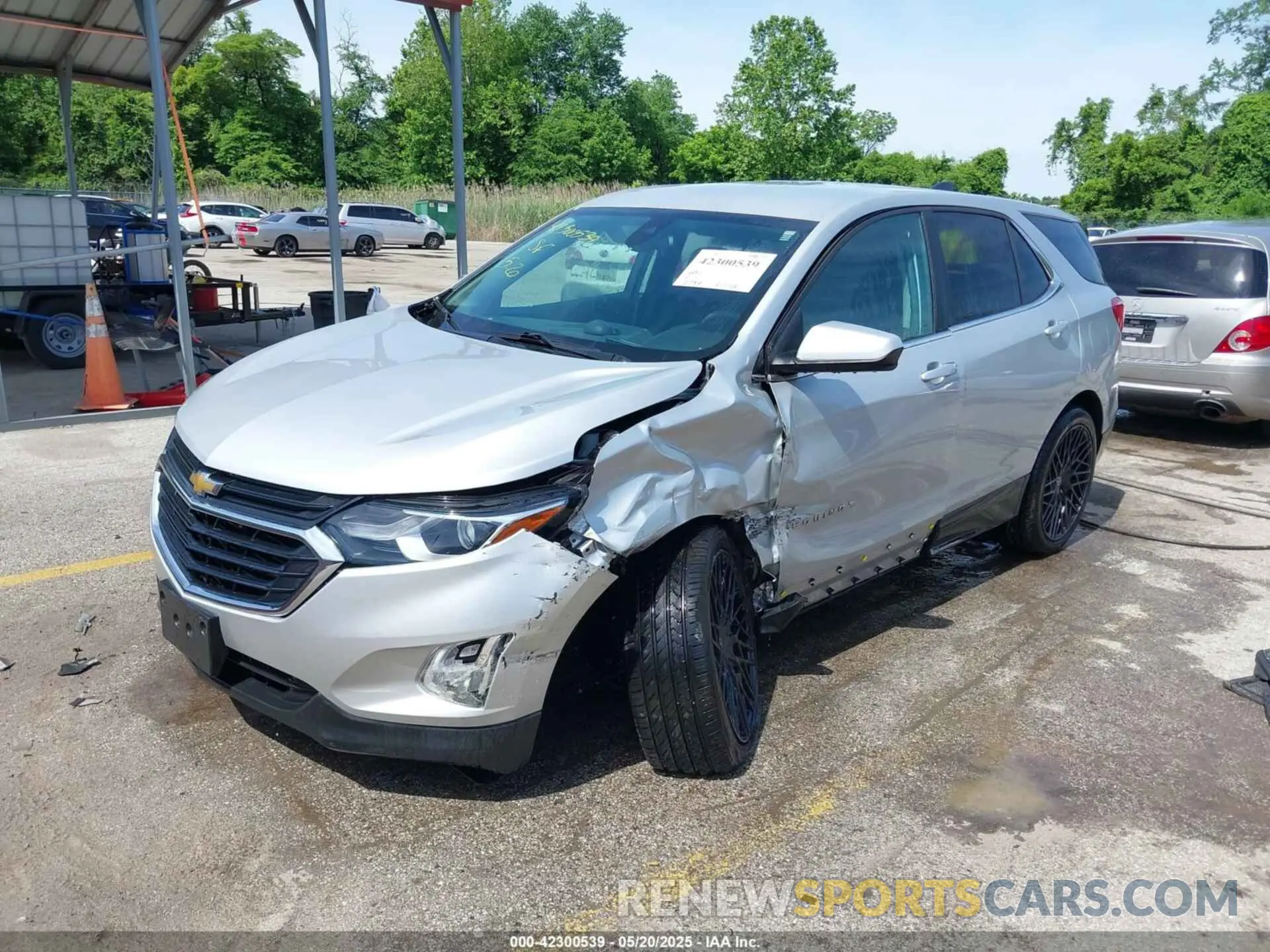 2 Photograph of a damaged car 2GNAXUEV0M6106898 CHEVROLET EQUINOX 2021