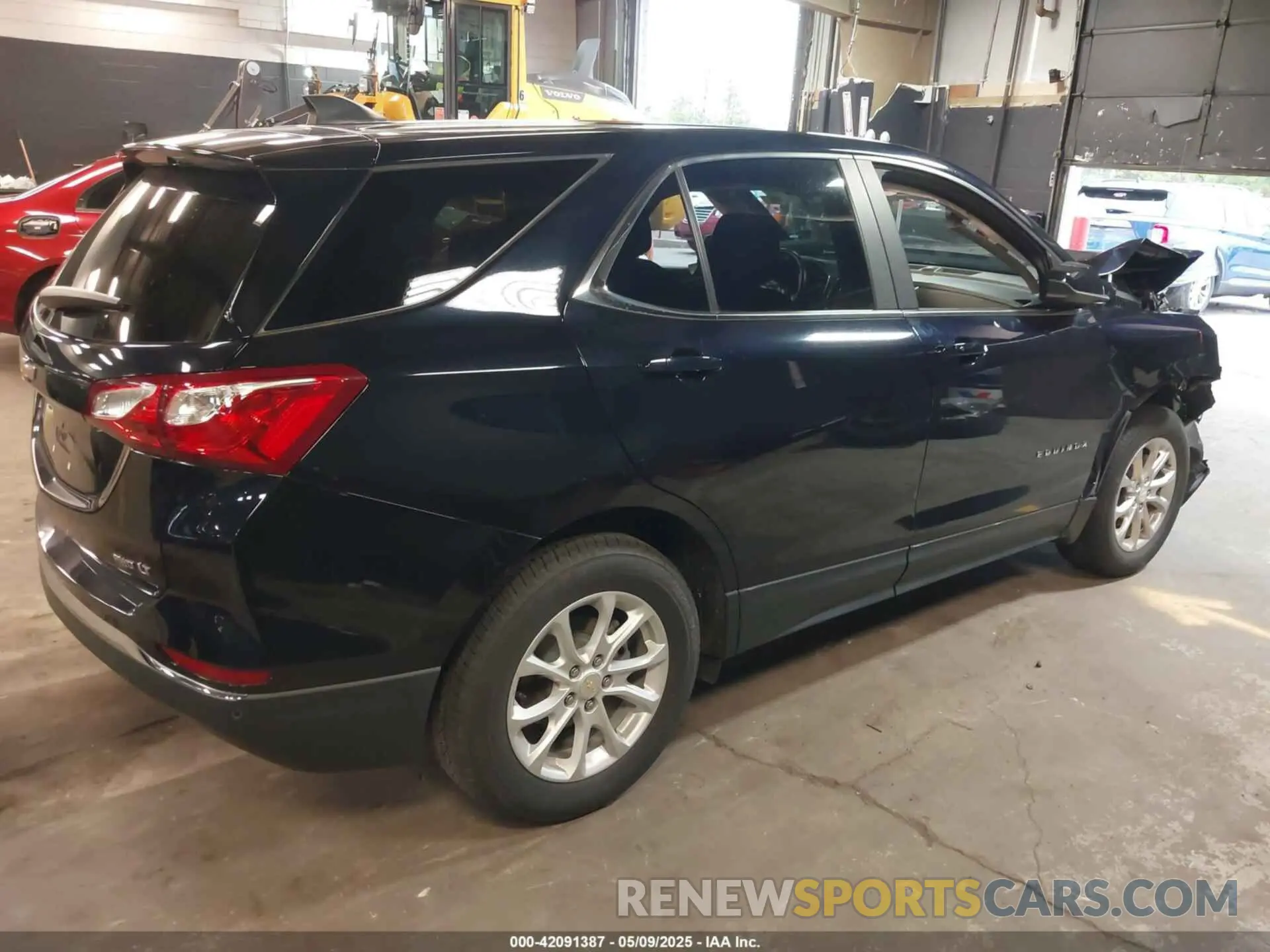 4 Photograph of a damaged car 2GNAXUEV0M6145104 CHEVROLET EQUINOX 2021