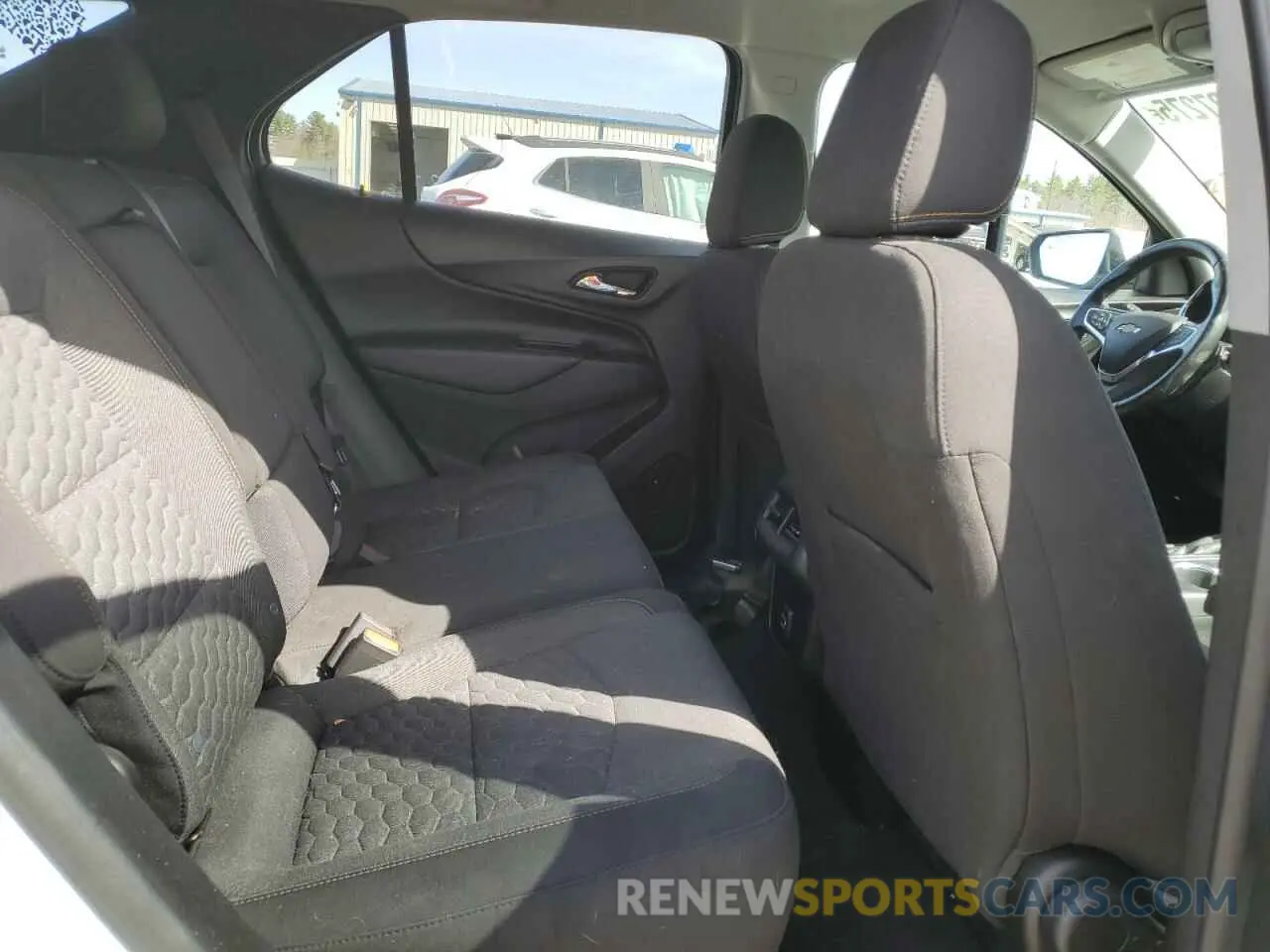 11 Photograph of a damaged car 2GNAXUEV0M6145166 CHEVROLET EQUINOX 2021