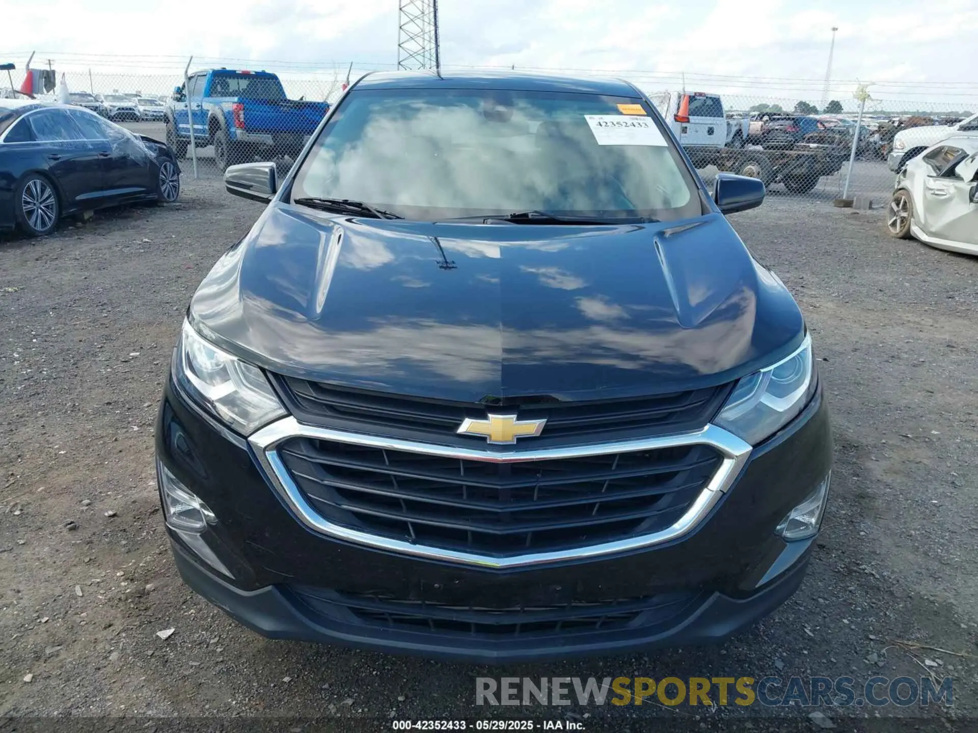 12 Photograph of a damaged car 2GNAXUEV1M6101502 CHEVROLET EQUINOX 2021