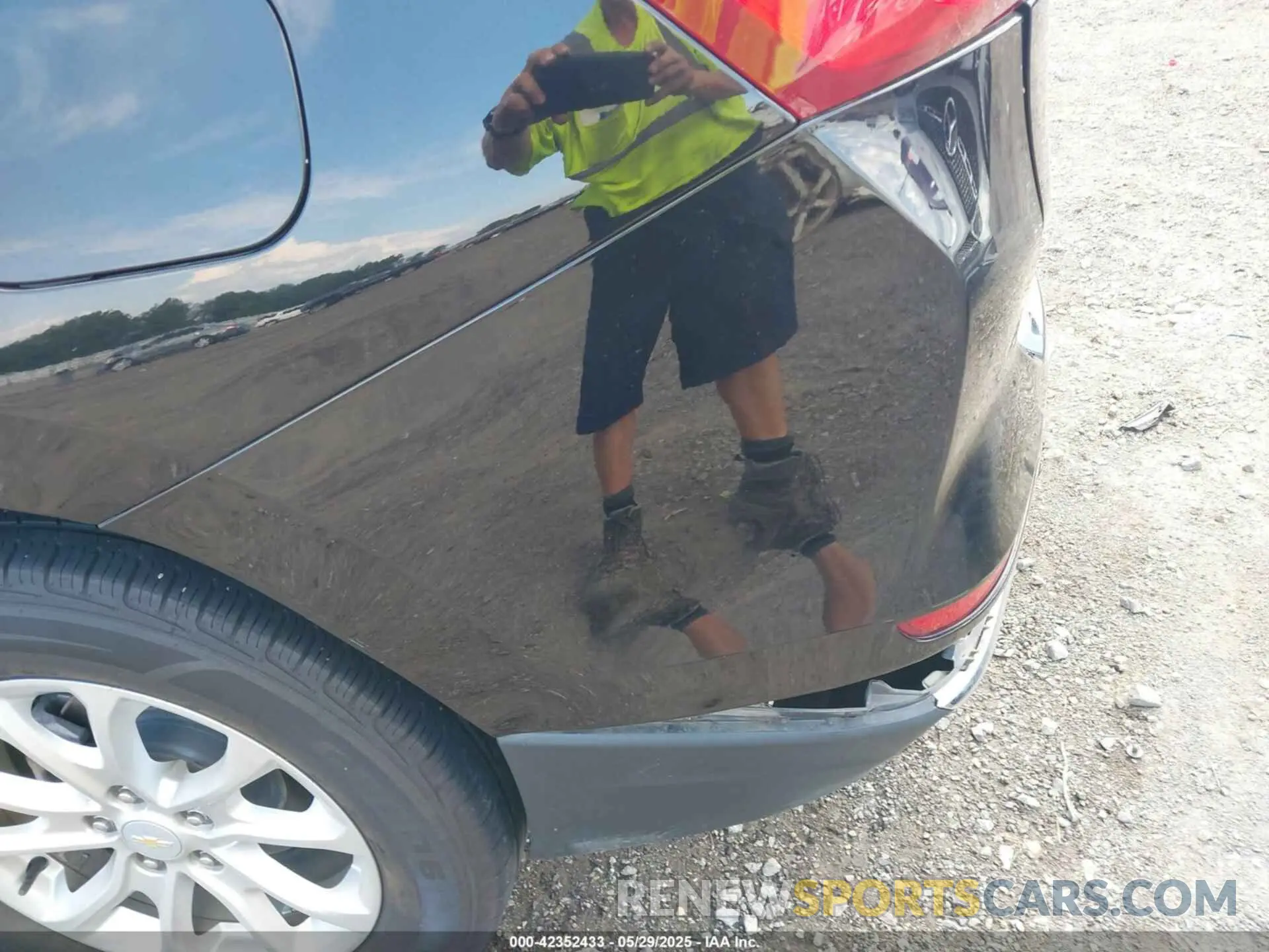 19 Photograph of a damaged car 2GNAXUEV1M6101502 CHEVROLET EQUINOX 2021