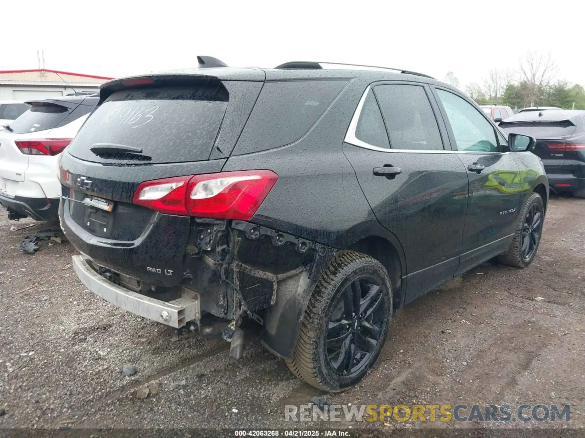 4 Photograph of a damaged car 2GNAXUEV1M6109163 CHEVROLET EQUINOX 2021