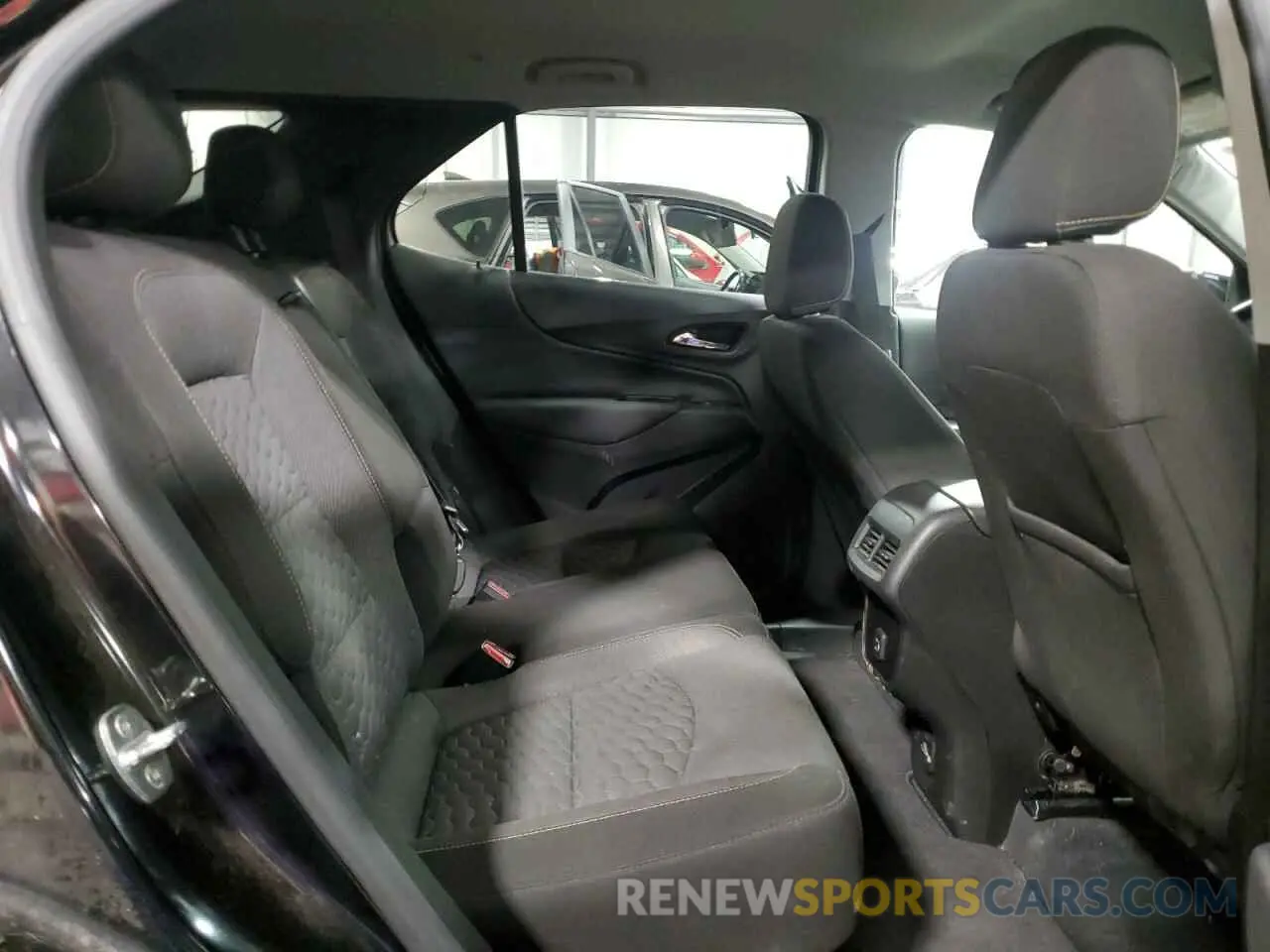 11 Photograph of a damaged car 2GNAXUEV1M6120678 CHEVROLET EQUINOX 2021