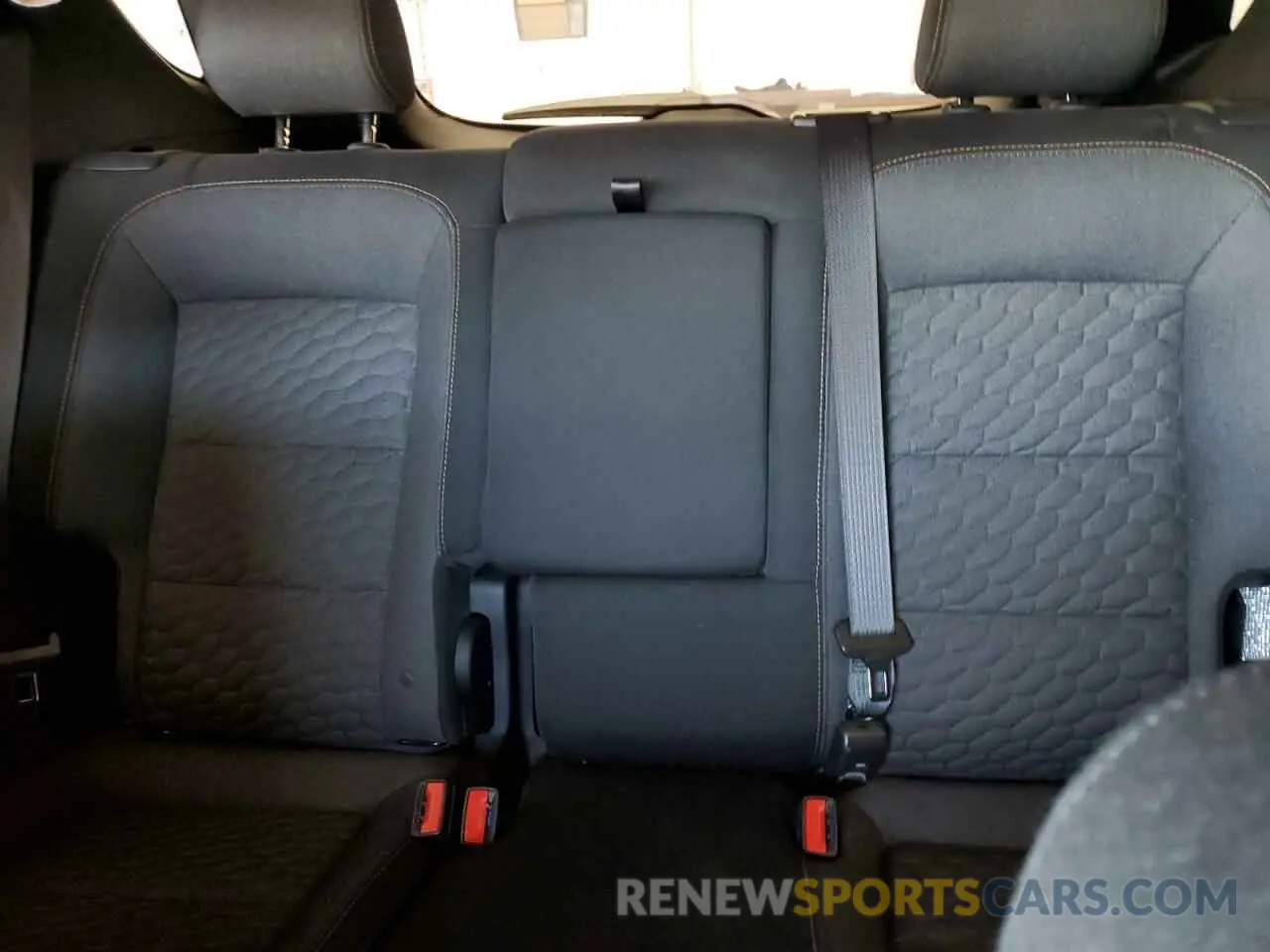 10 Photograph of a damaged car 2GNAXUEV1M6134368 CHEVROLET EQUINOX 2021