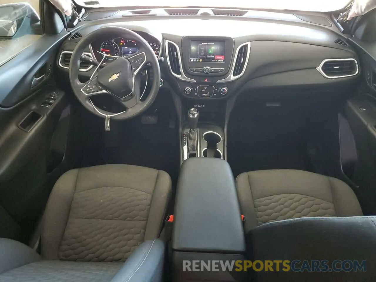 8 Photograph of a damaged car 2GNAXUEV1M6134368 CHEVROLET EQUINOX 2021