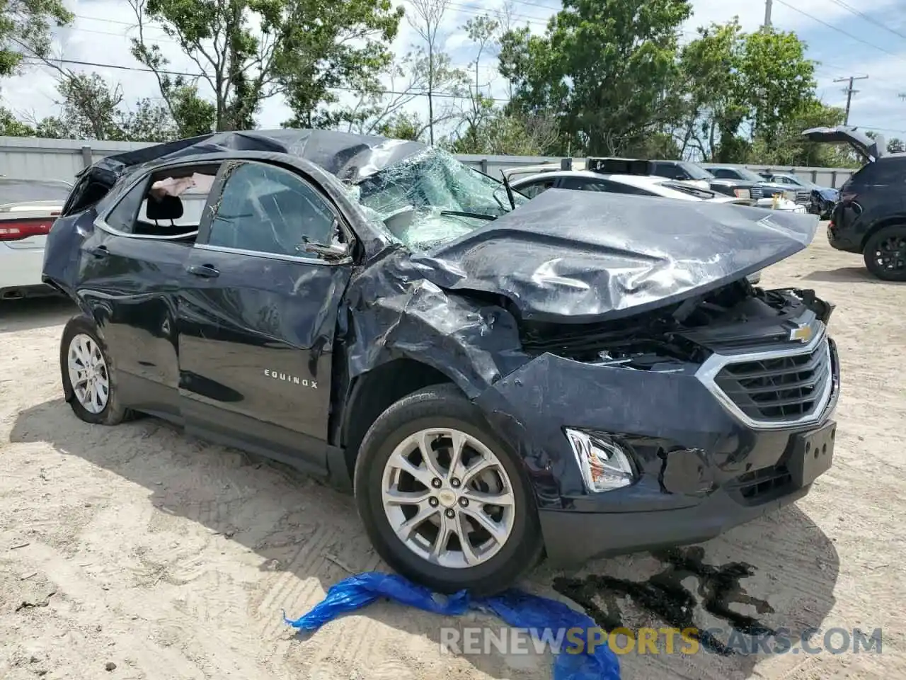 4 Photograph of a damaged car 2GNAXUEV2M6118664 CHEVROLET EQUINOX 2021