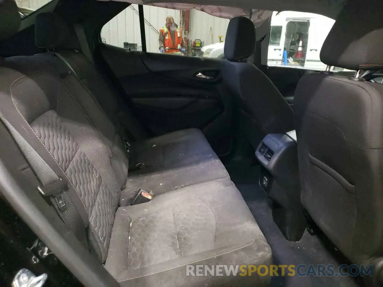 11 Photograph of a damaged car 2GNAXUEV2M6122360 CHEVROLET EQUINOX 2021