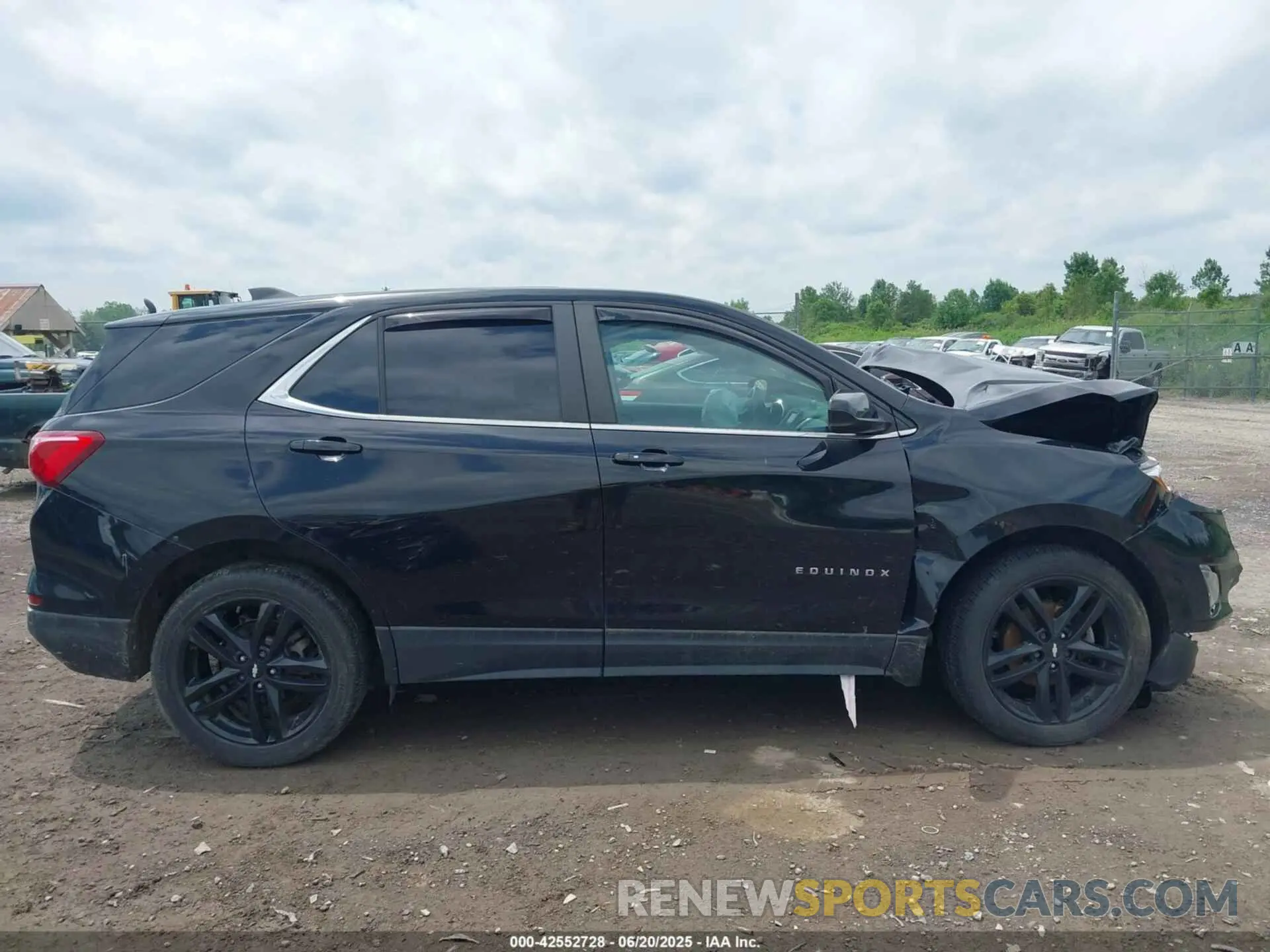 13 Photograph of a damaged car 2GNAXUEV2M6127574 CHEVROLET EQUINOX 2021