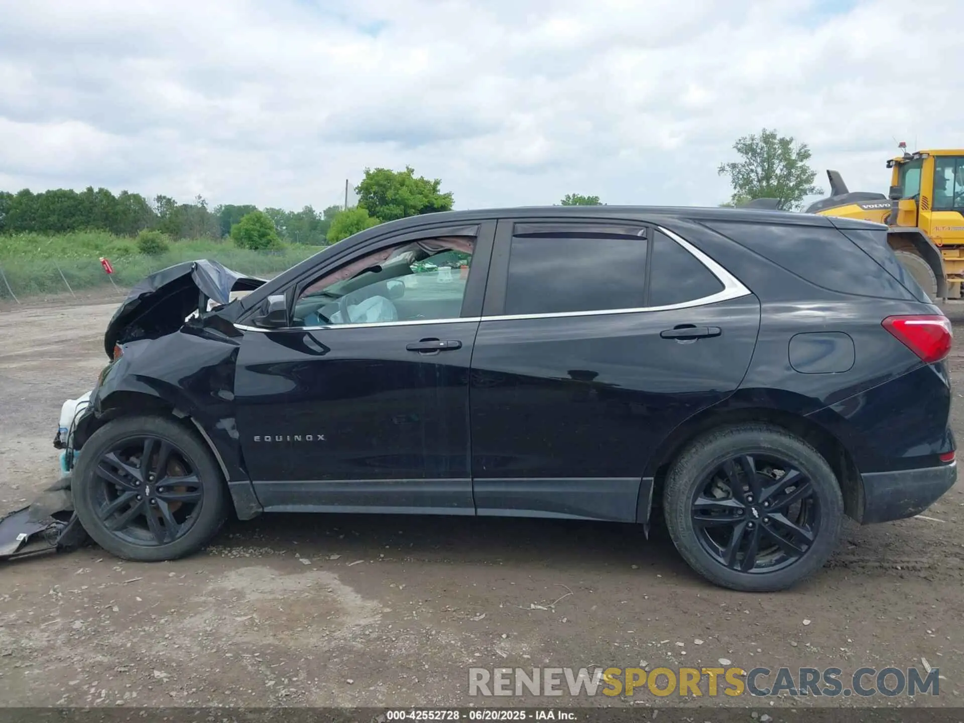 14 Photograph of a damaged car 2GNAXUEV2M6127574 CHEVROLET EQUINOX 2021
