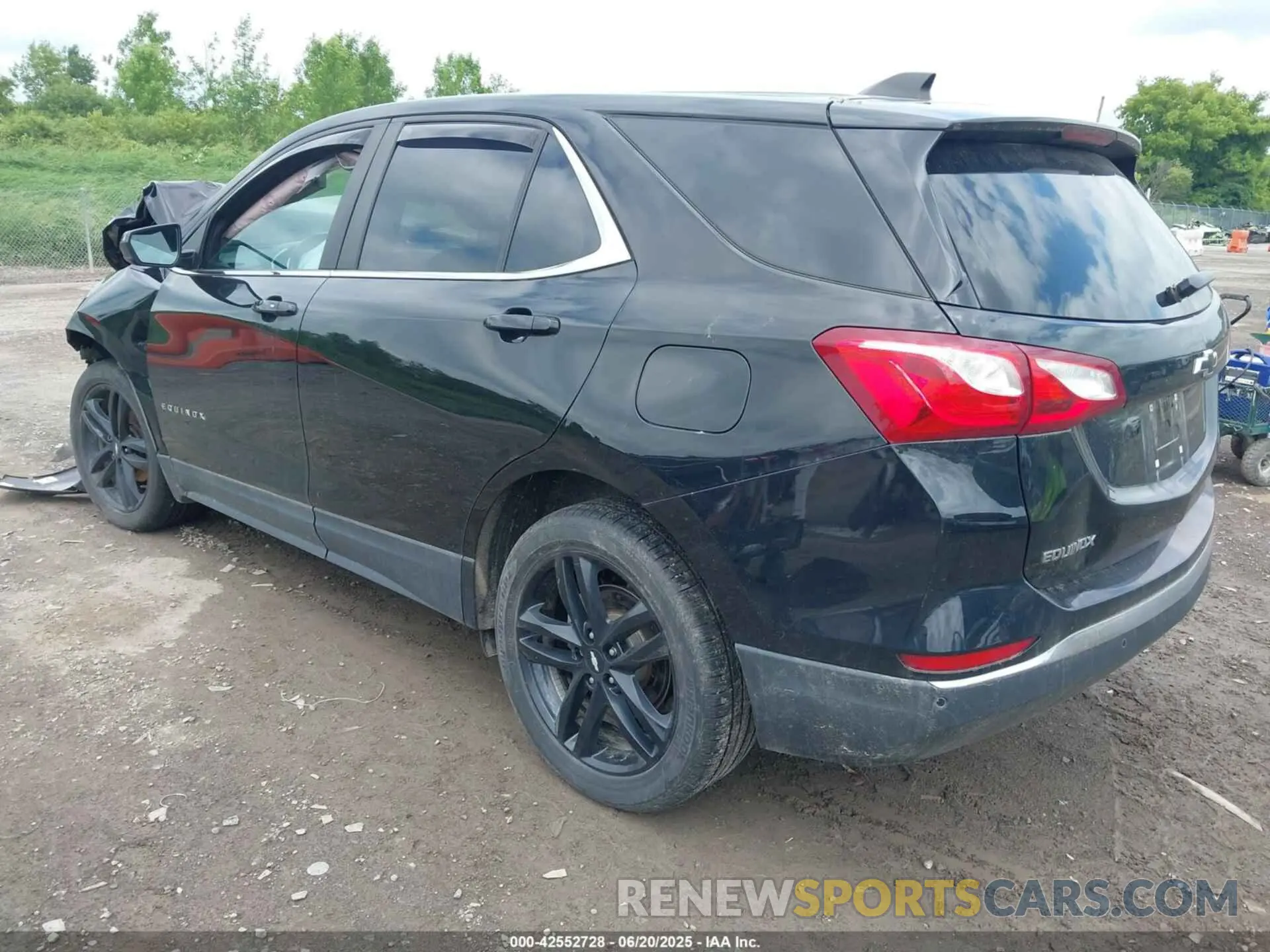 3 Photograph of a damaged car 2GNAXUEV2M6127574 CHEVROLET EQUINOX 2021