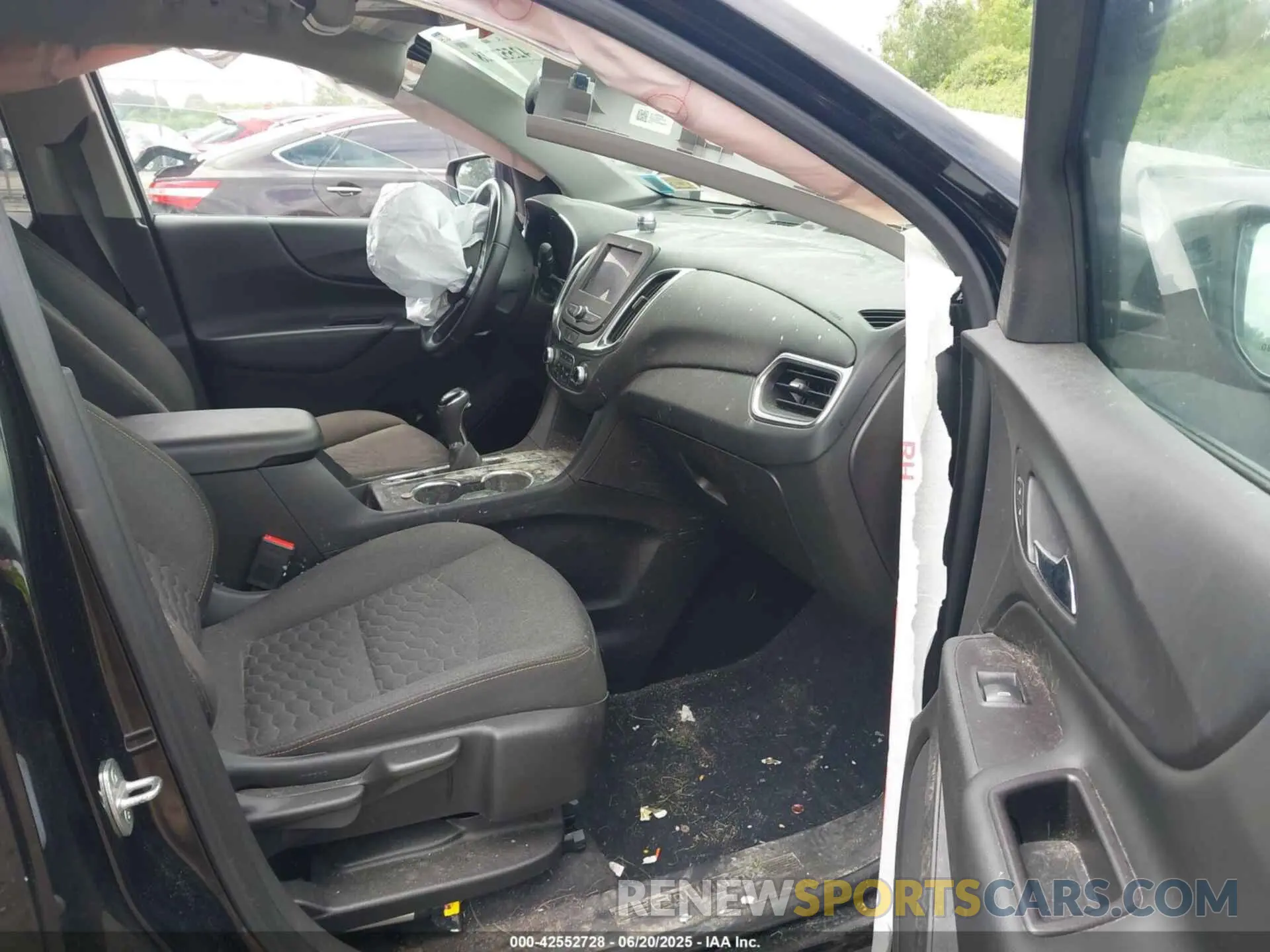 5 Photograph of a damaged car 2GNAXUEV2M6127574 CHEVROLET EQUINOX 2021